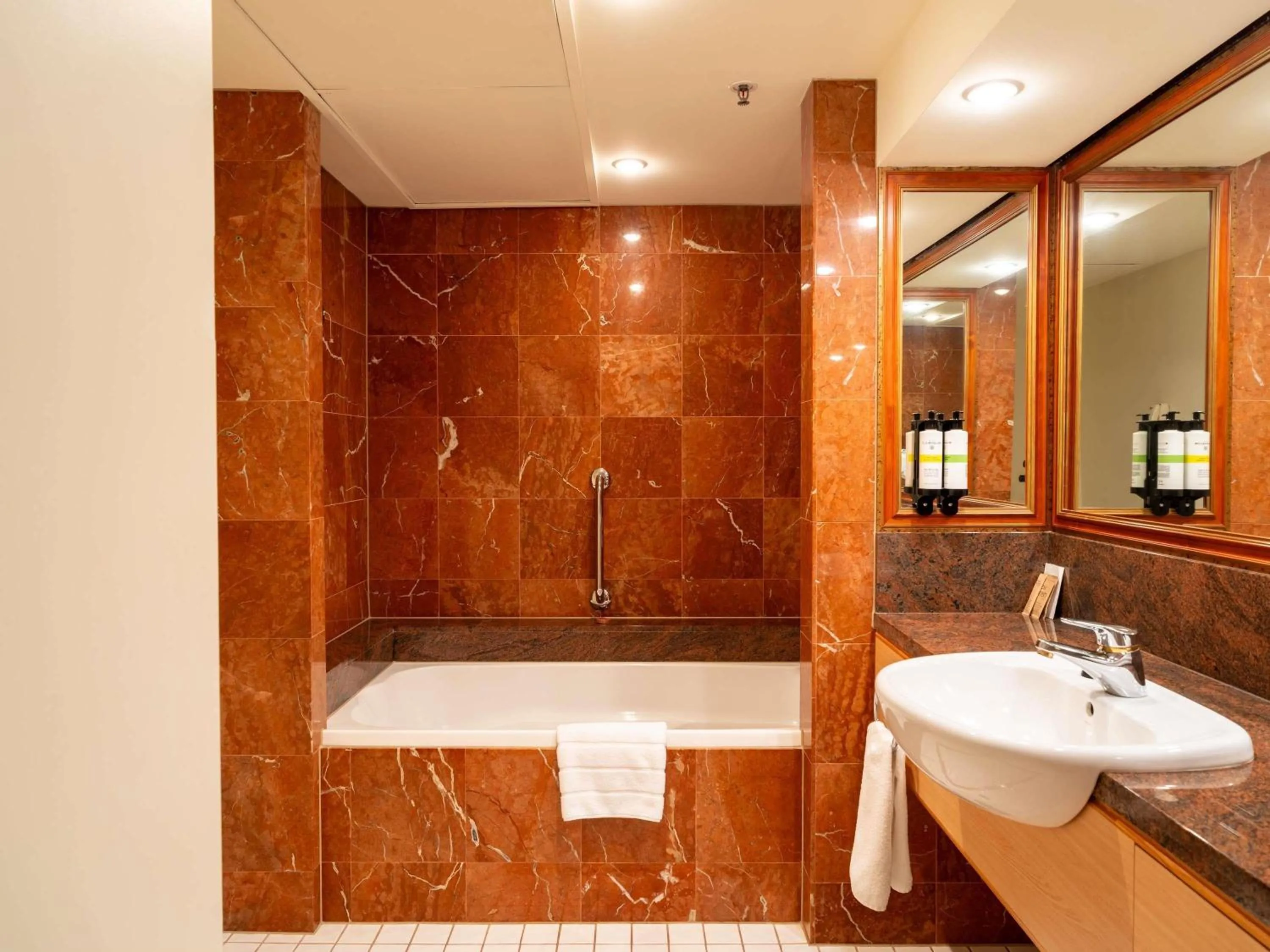 Bedroom in Pullman Cairns International