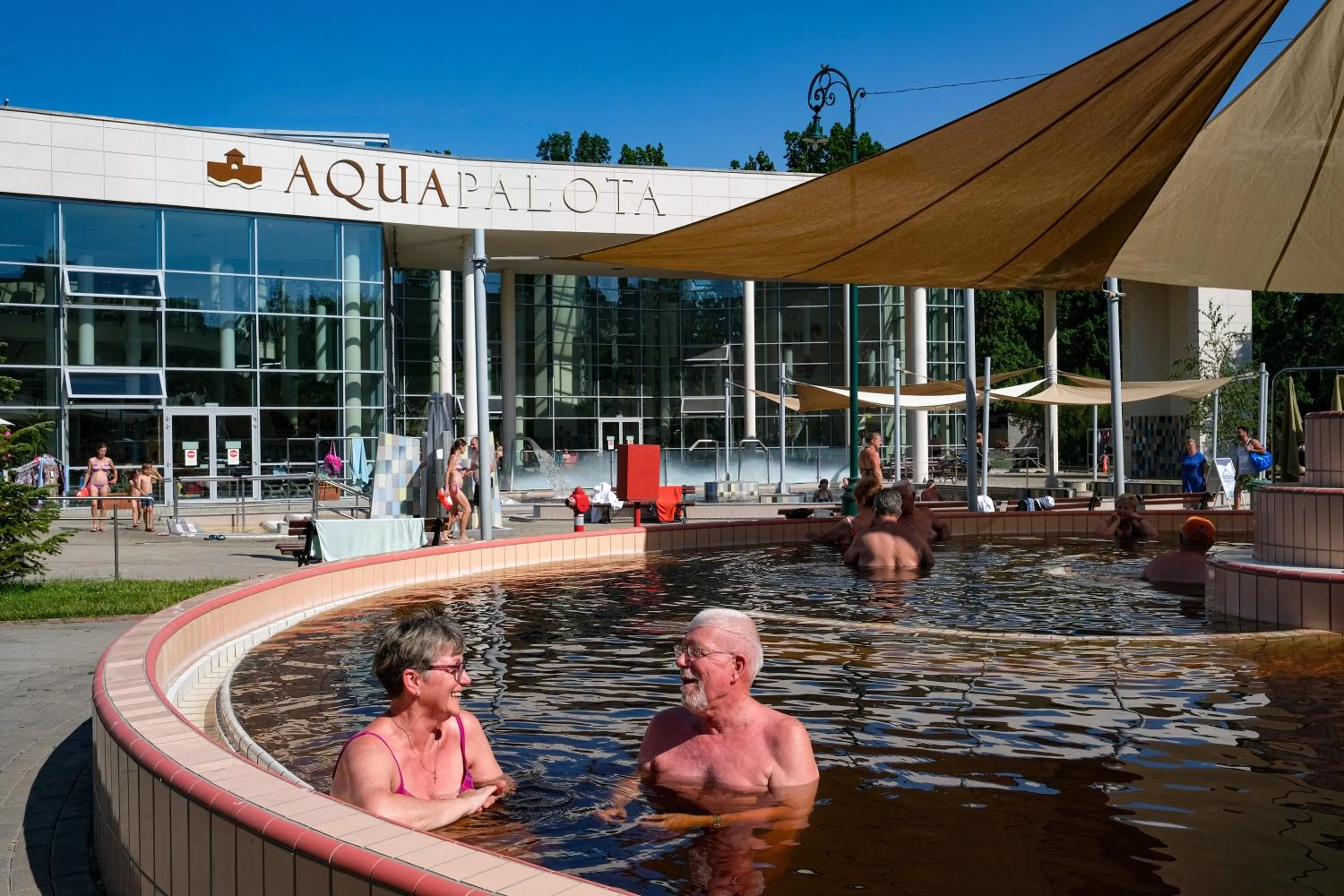Swimming pool in Family Apartman