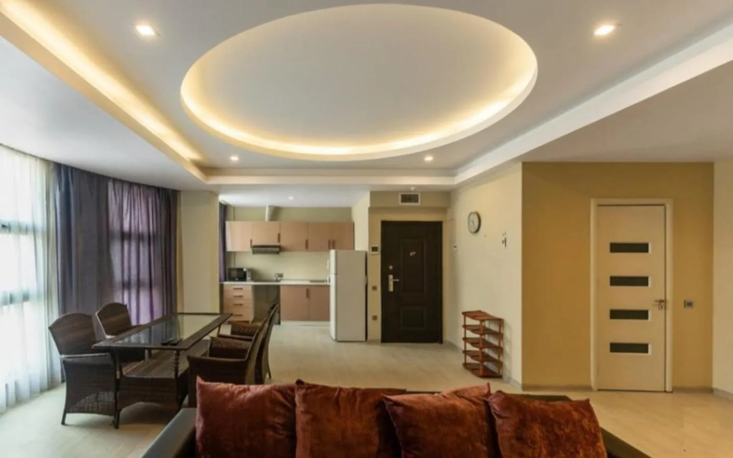 Communal lounge/ TV room in Diplomat Suites Hotel