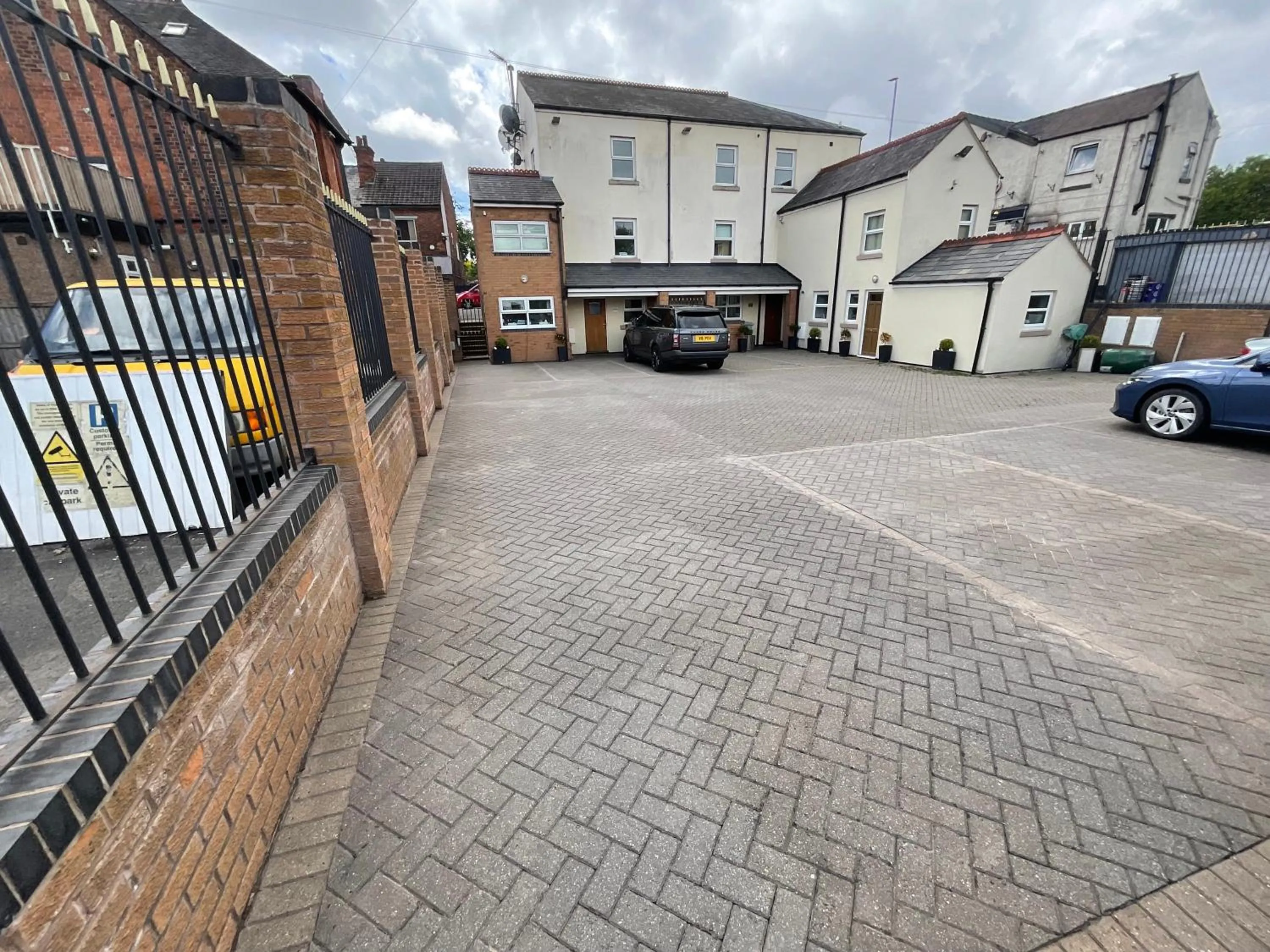 Earle House Serviced Apartments