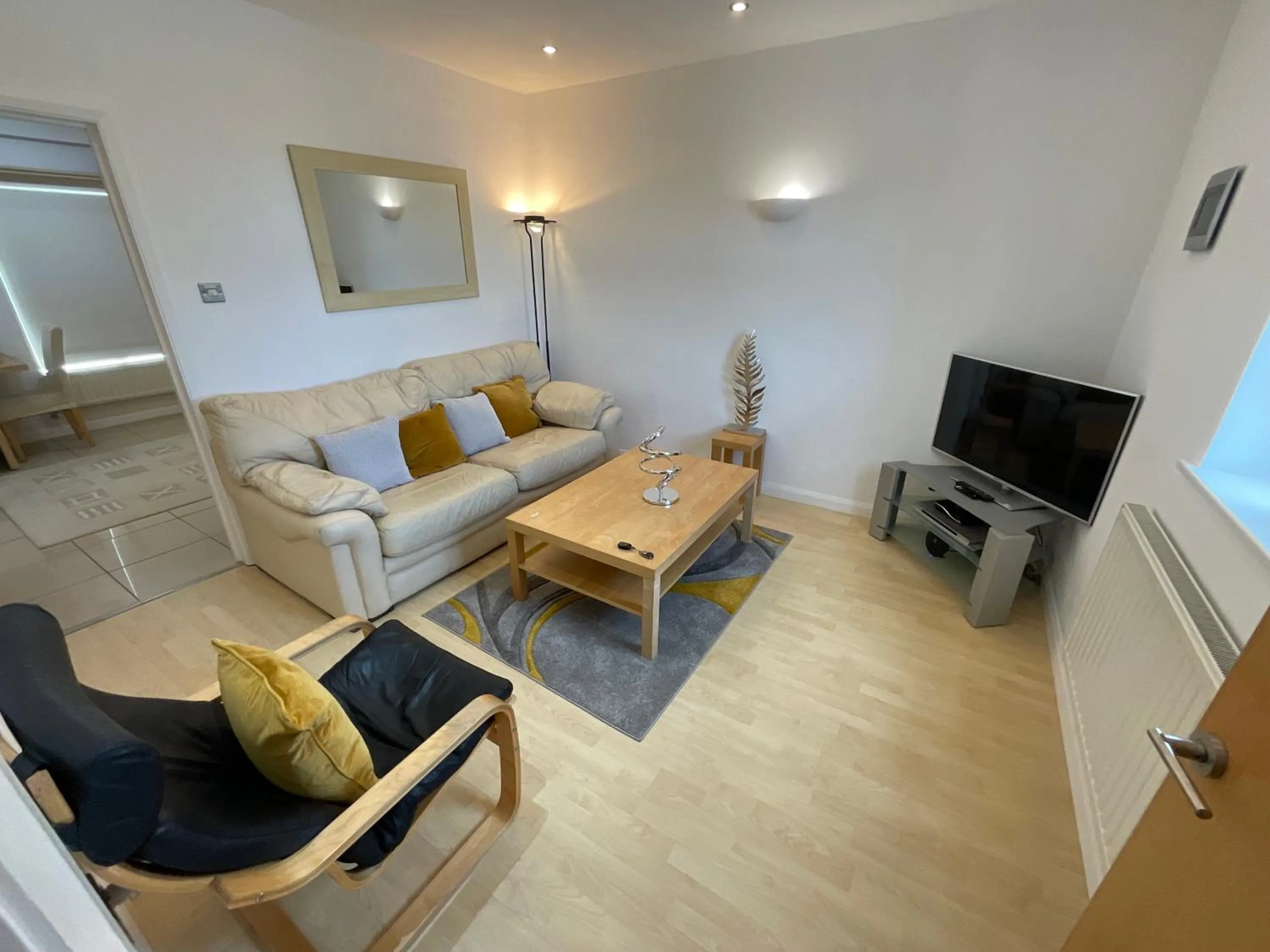 TV and multimedia in Earle House Serviced Apartments