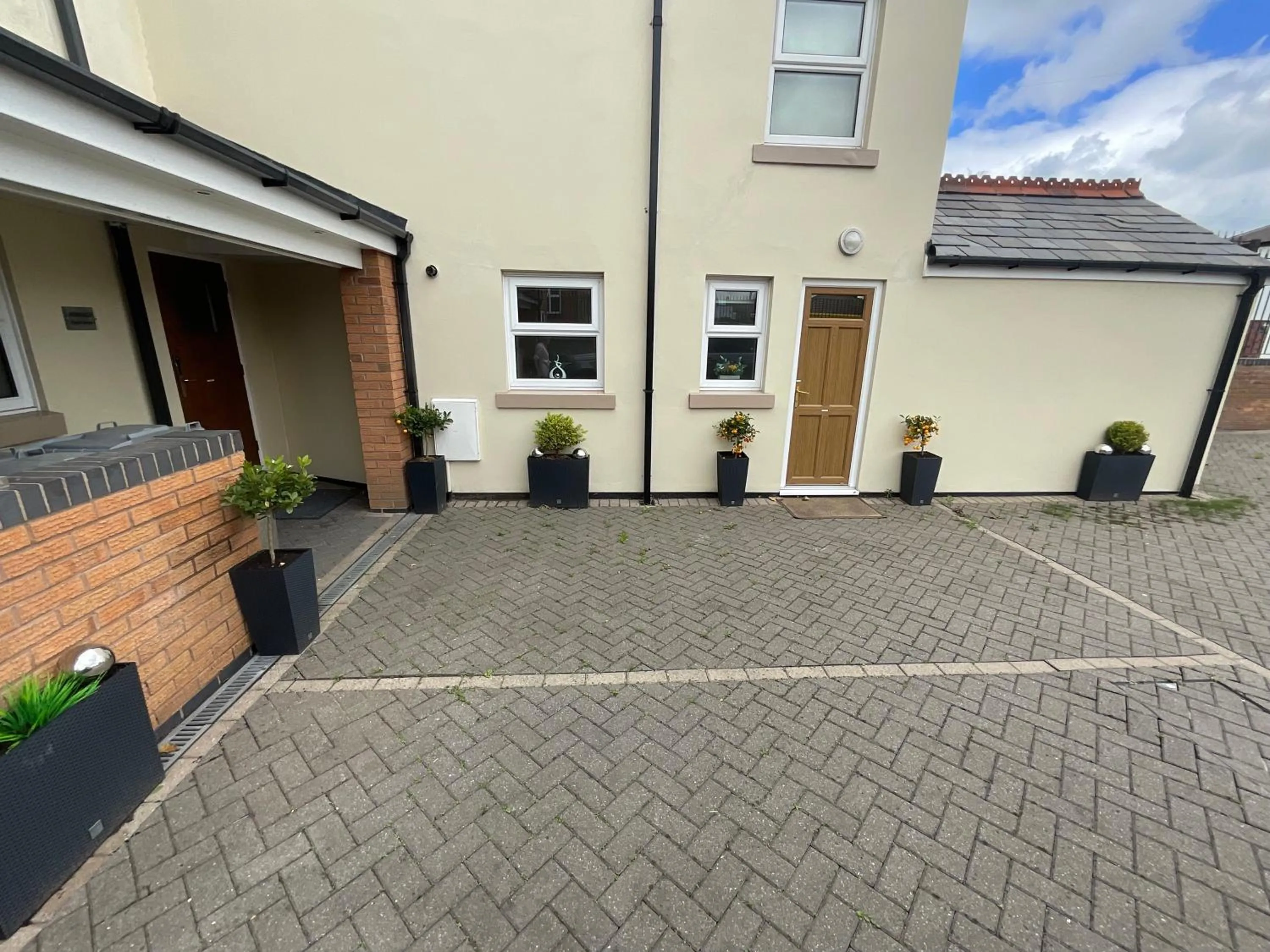 Property building in Earle House Serviced Apartments