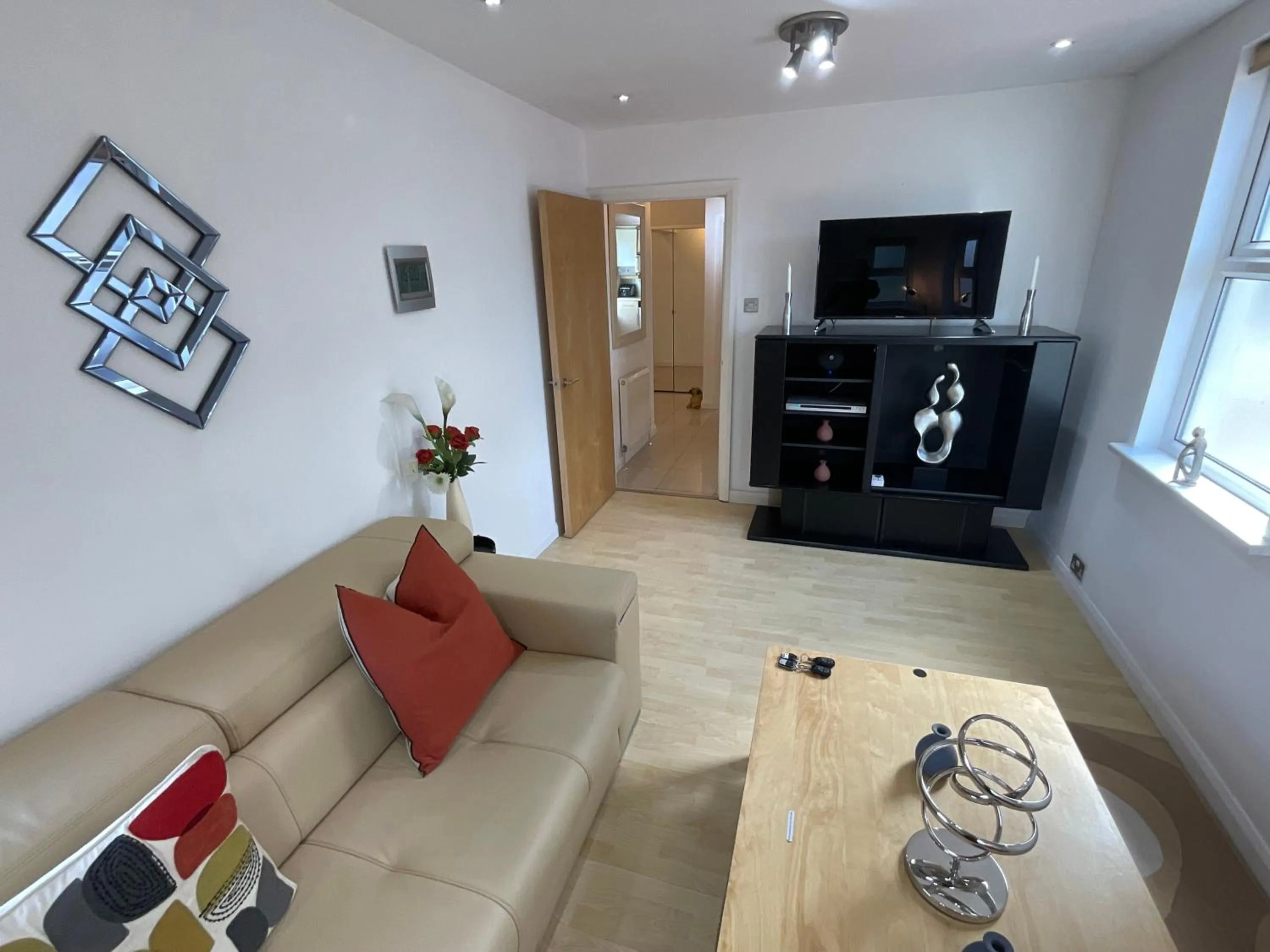 TV and multimedia in Earle House Serviced Apartments