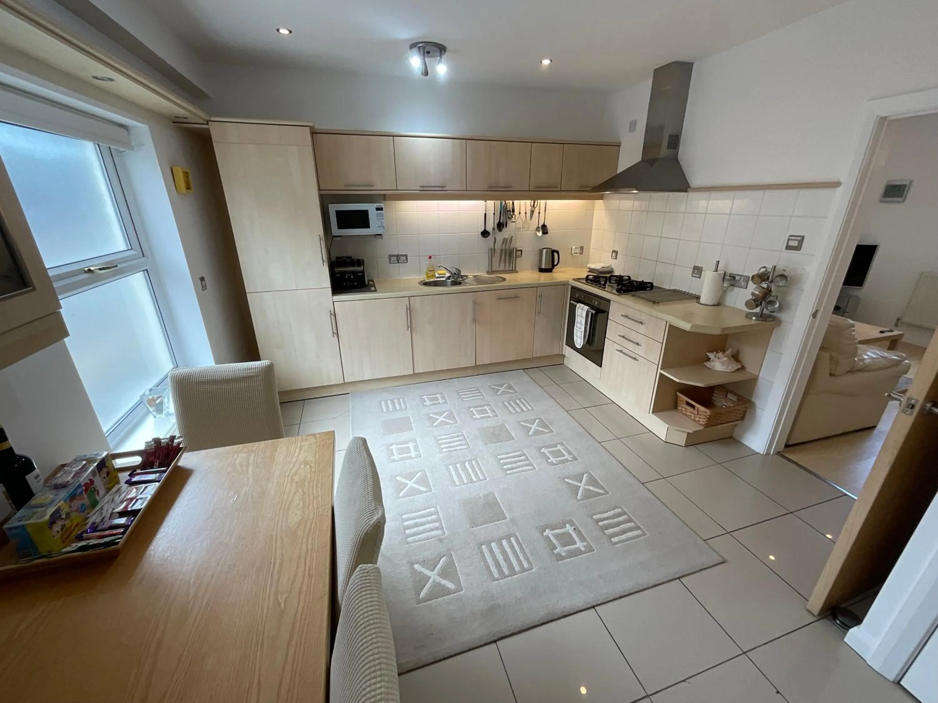 Dining area in Earle House Serviced Apartments