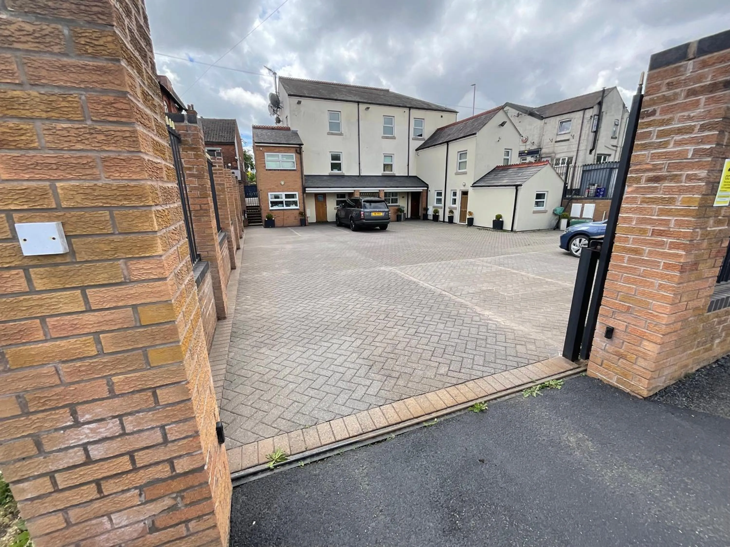 Property building in Earle House Serviced Apartments