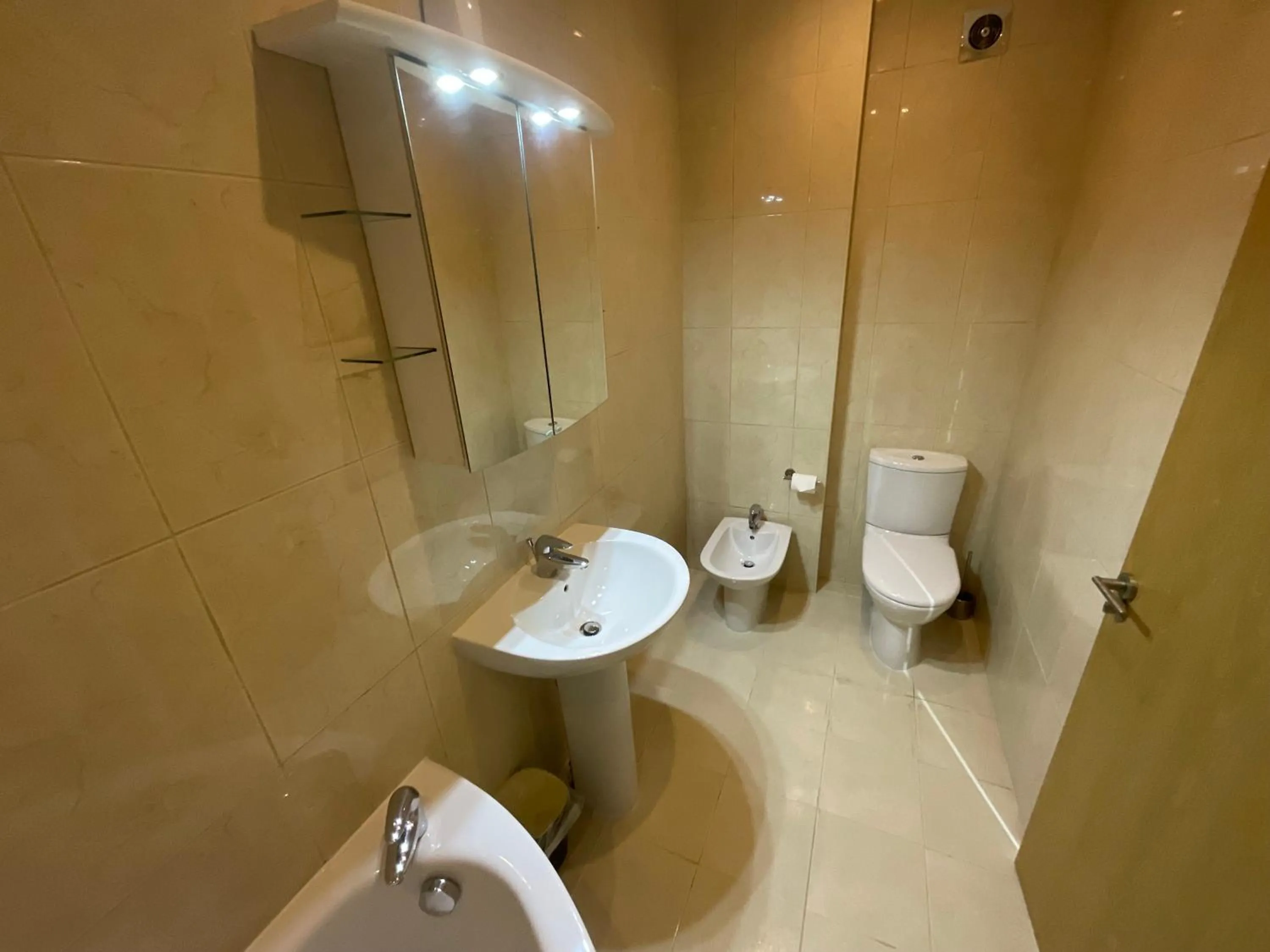 Bathroom in Earle House Serviced Apartments