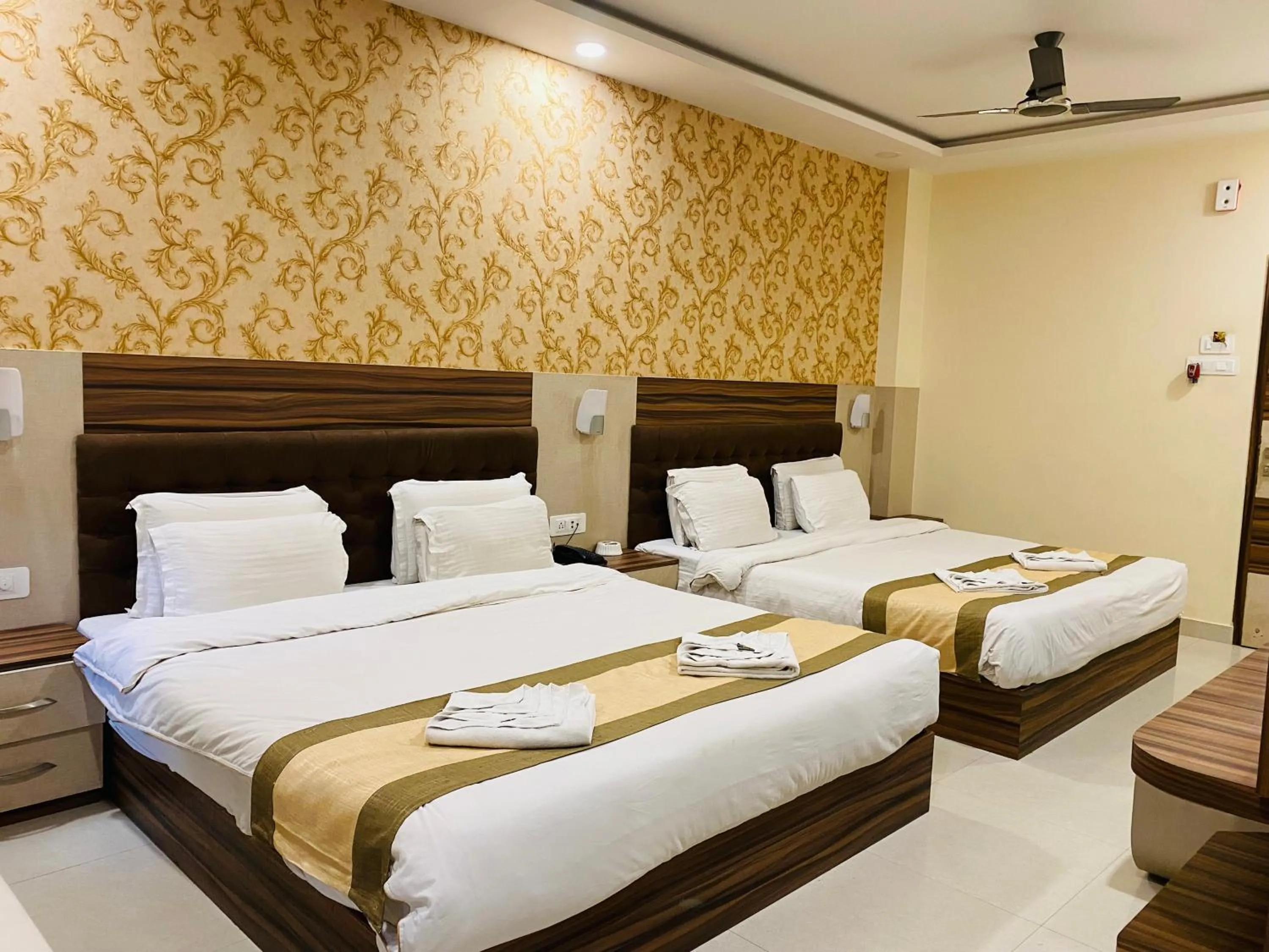 Bedroom, Bed in Hotel Saayein Residency