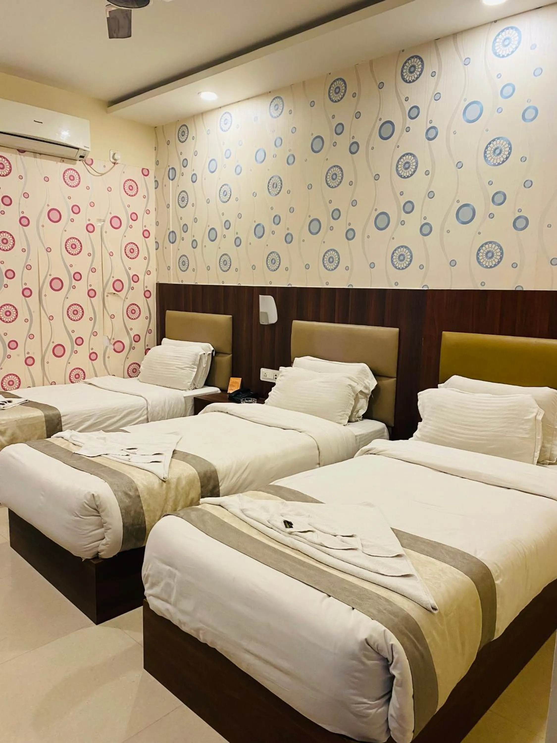 Bedroom, Bed in Hotel Saayein Residency