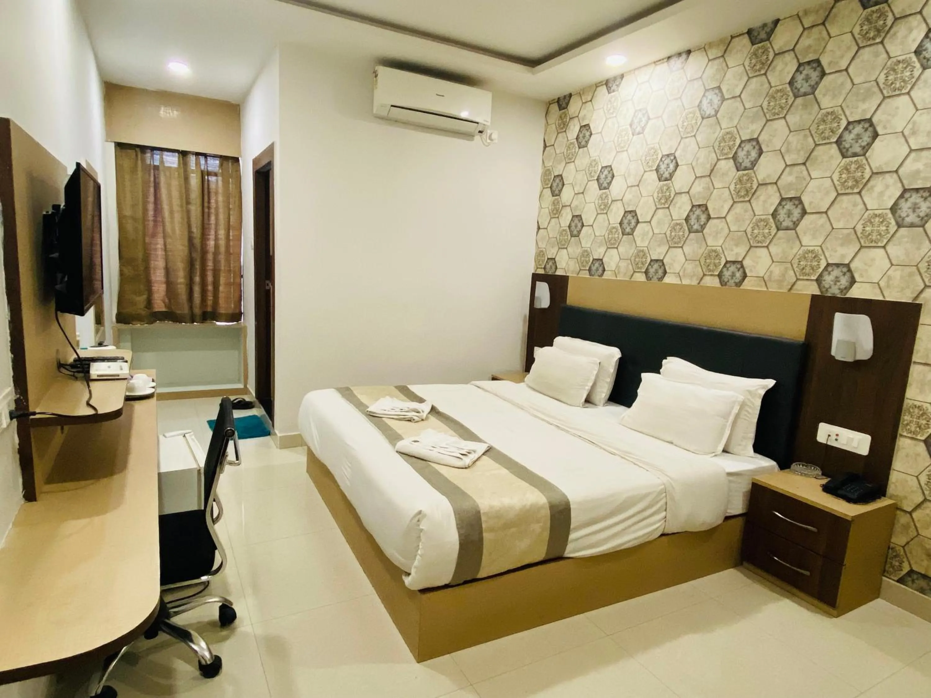 Bedroom, Bed in Hotel Saayein Residency