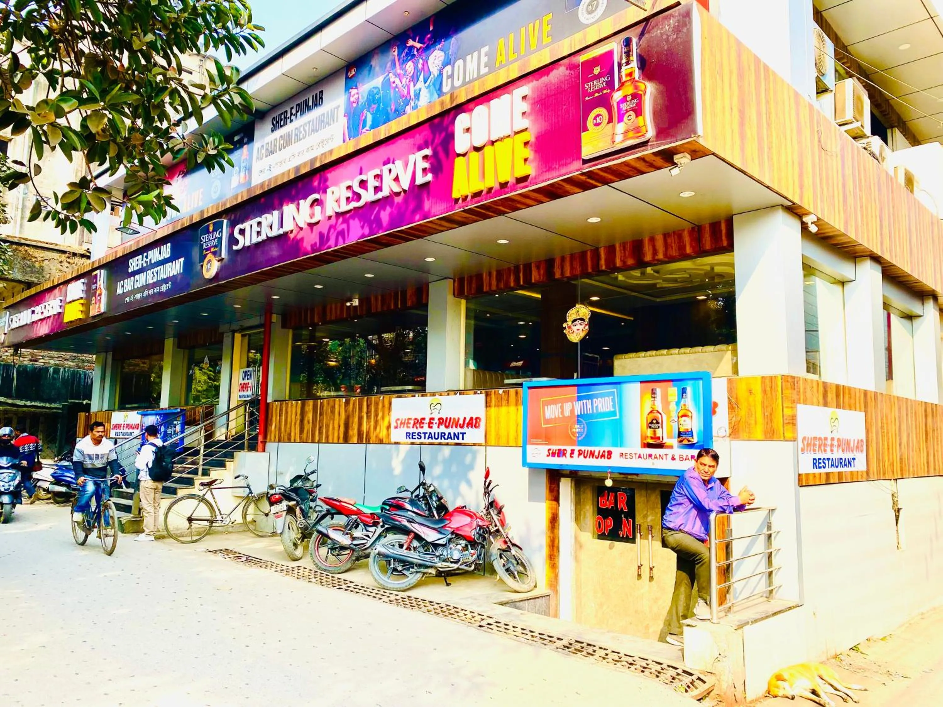 Restaurant/places to eat in Hotel Saayein Residency