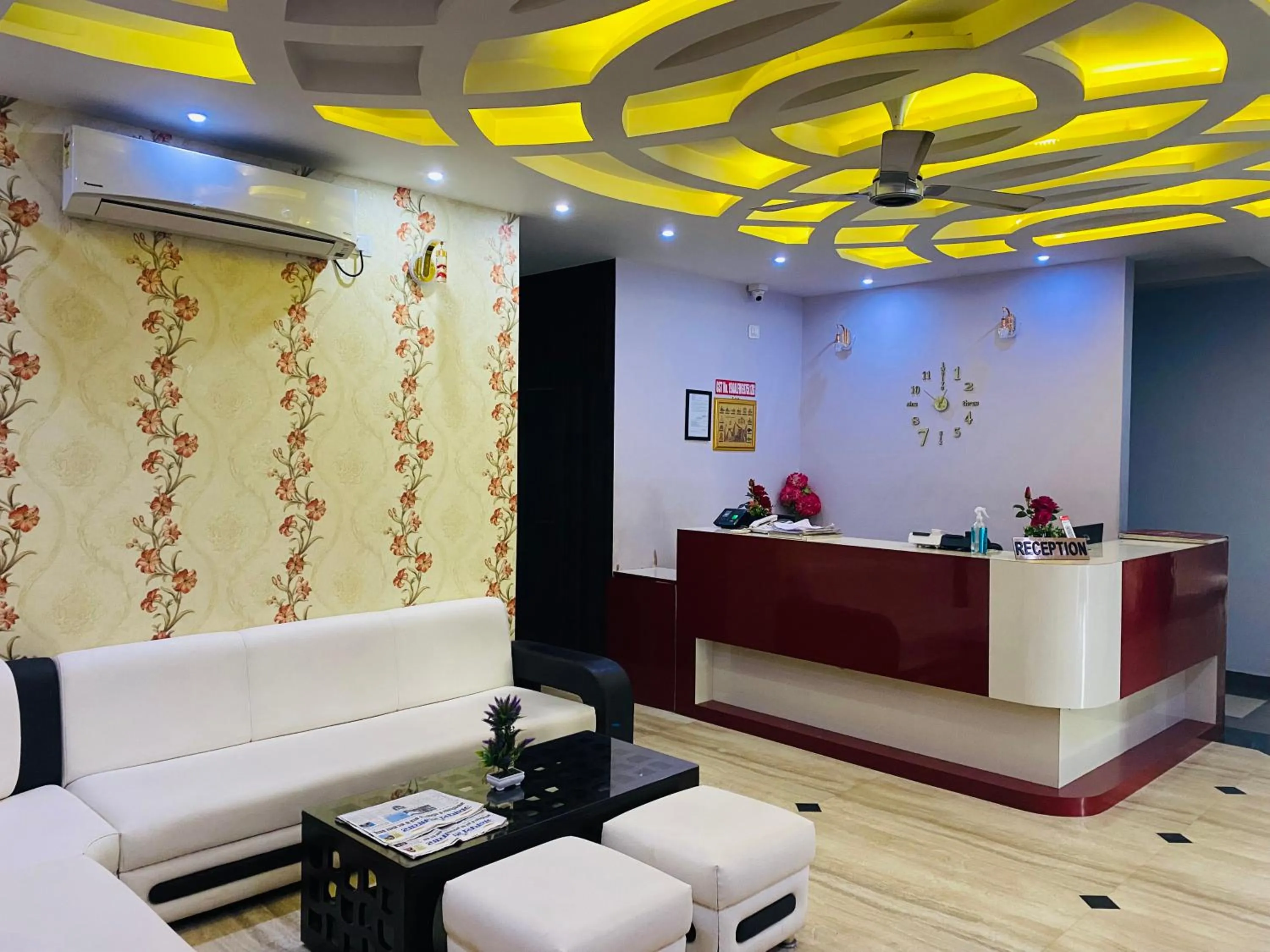 Seating area in Hotel Saayein Residency