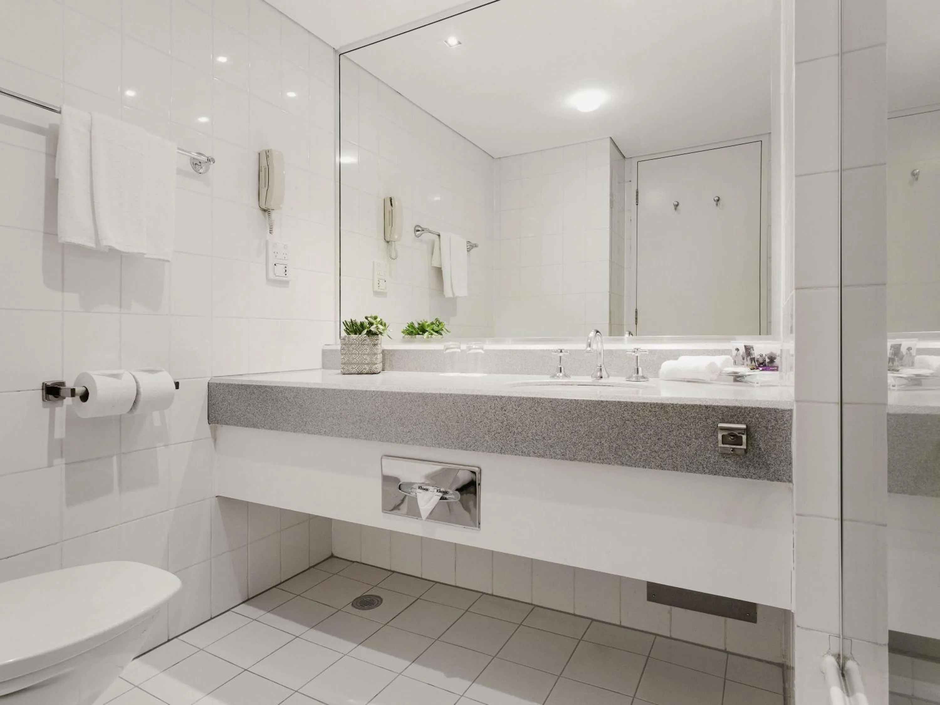 Bedroom in Mercure Melbourne Albert Park