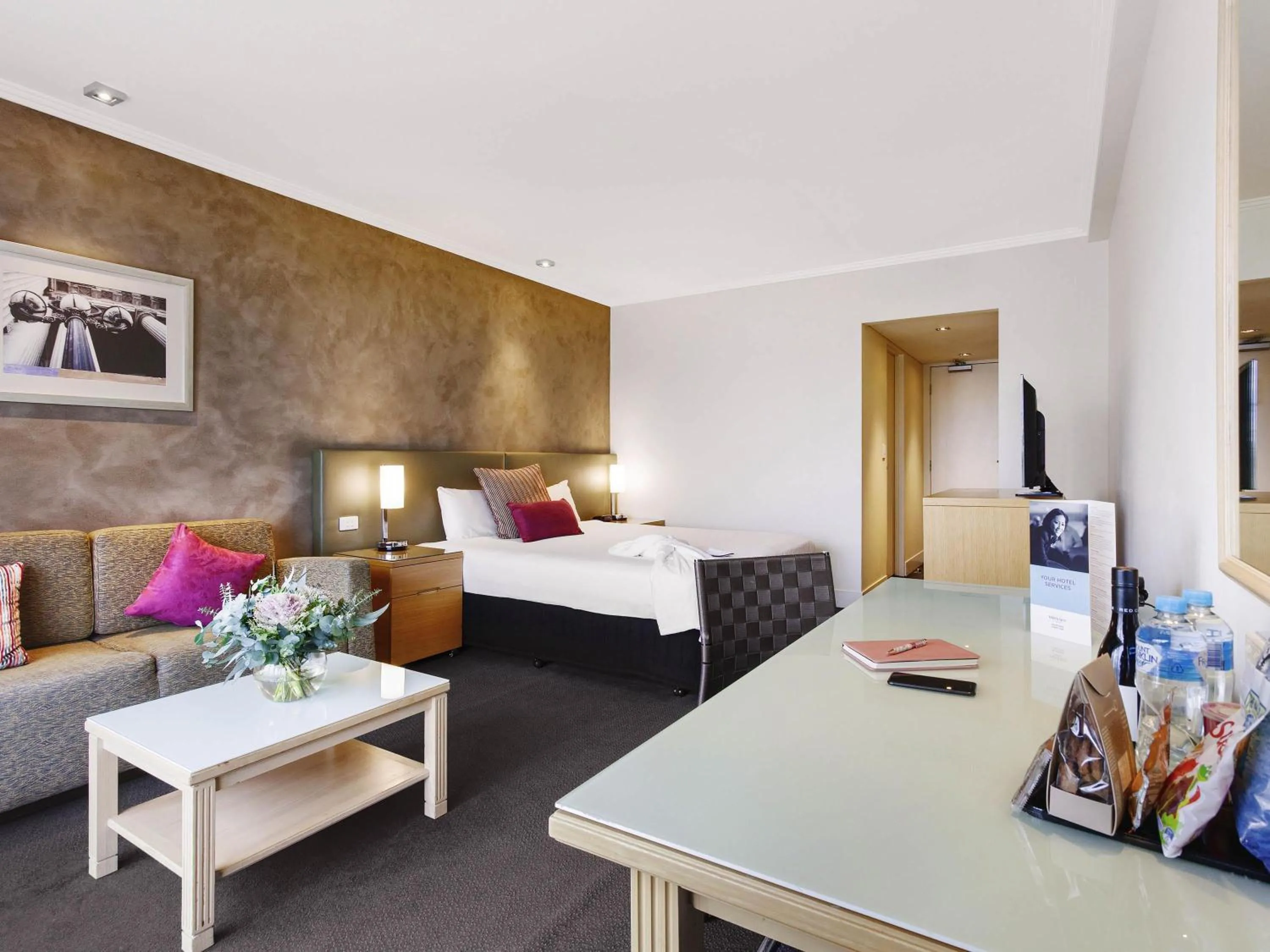 Bedroom, Bed in Mercure Melbourne Albert Park