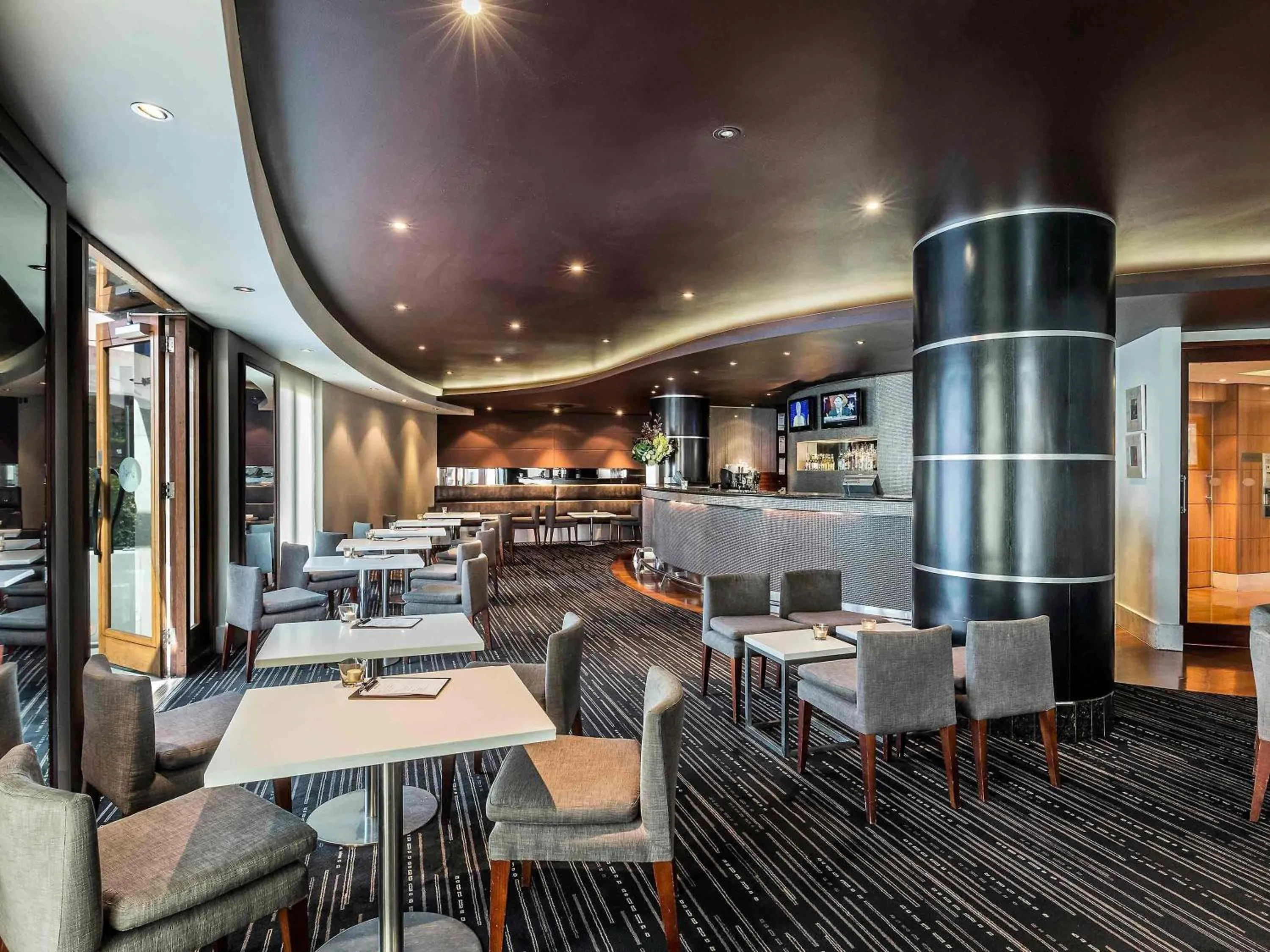 Lounge or bar in Quay West Suites Melbourne