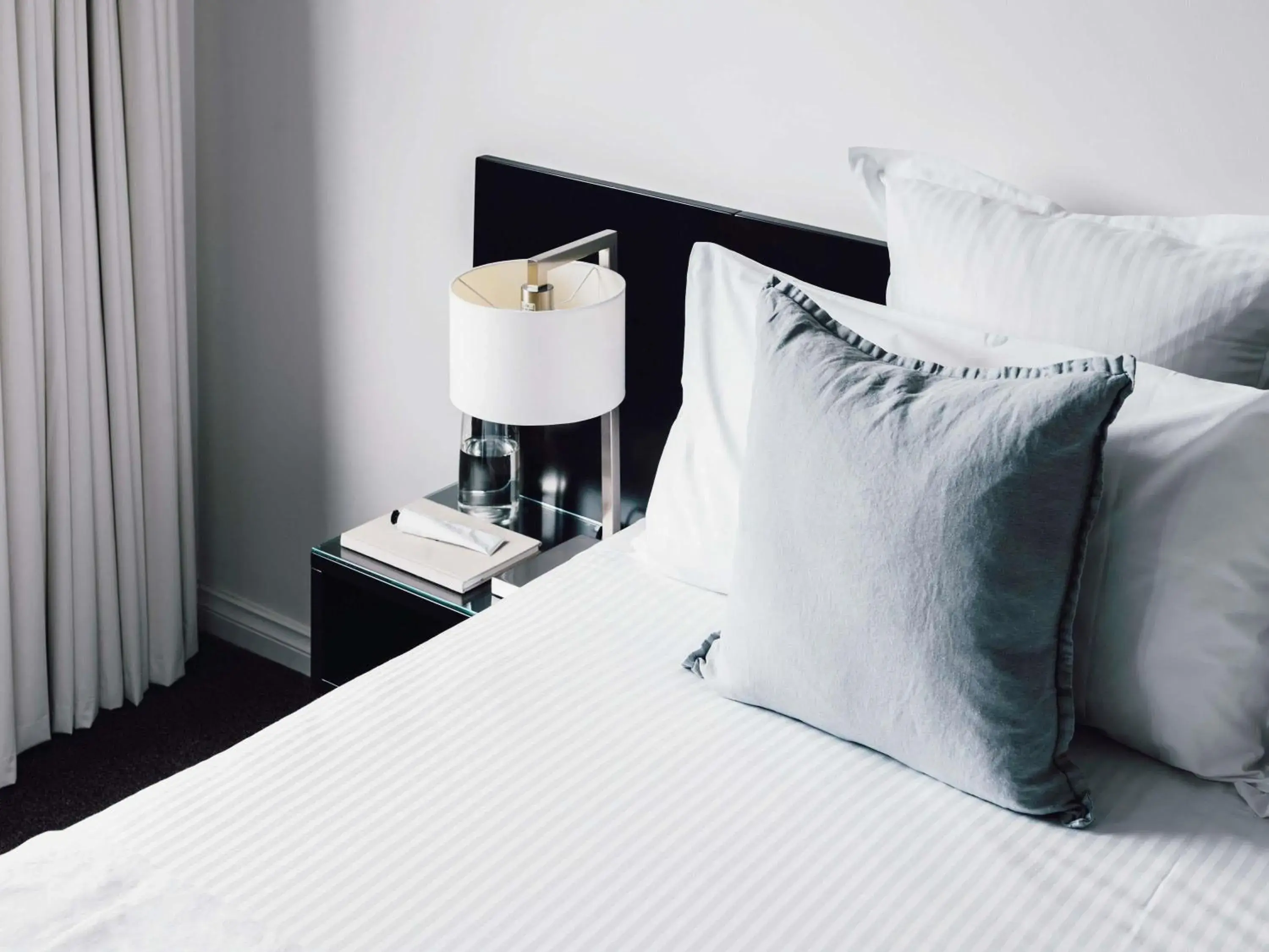 One-Bedroom Superior King Suite with Balcony and City View in Quay West Suites Melbourne One-Bedroom Superior King Suite with Balcony and City View in Quay West Suites Melbourne