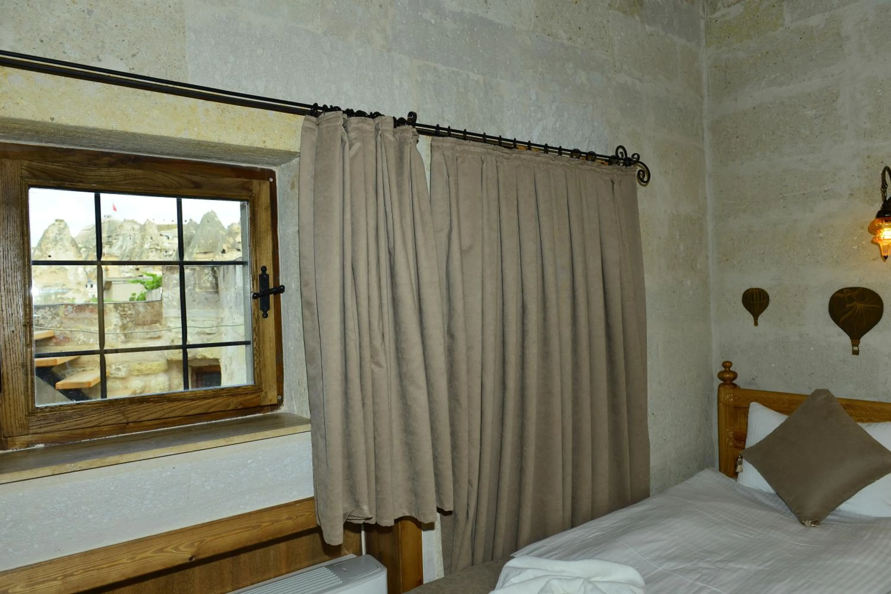 Nearby landmark, Bed in Caftan Cave Suites