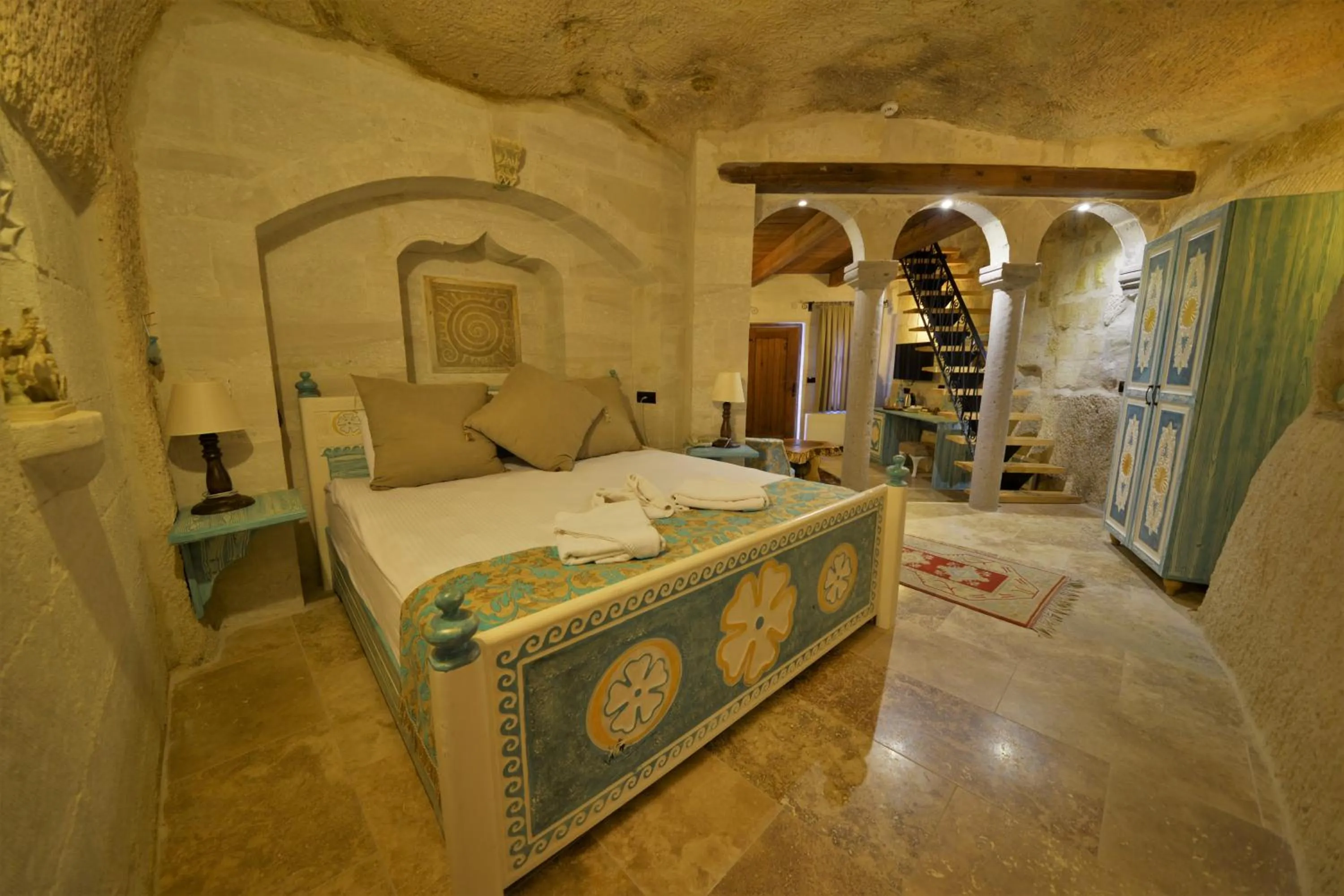 Bedroom, Bed in Caftan Cave Suites