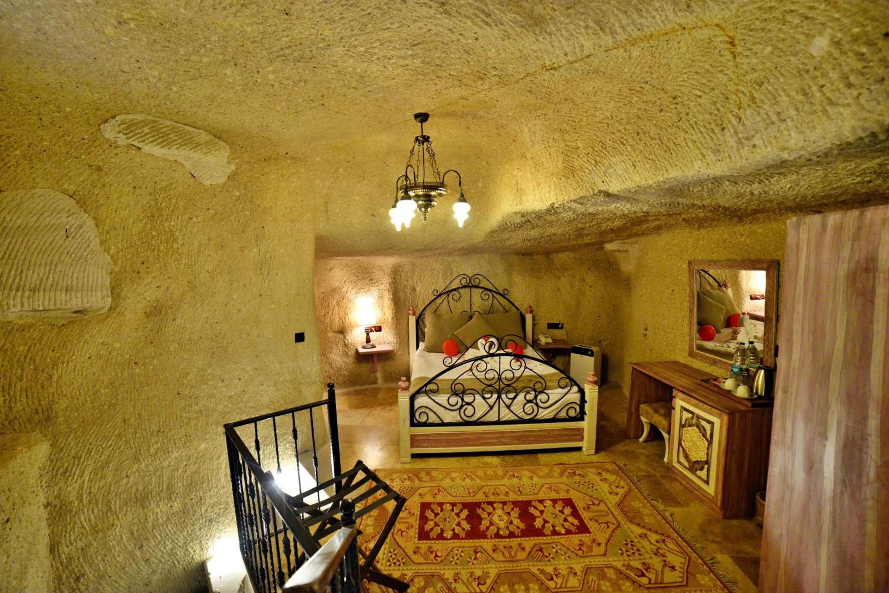 Coffee/tea facilities, Bed in Caftan Cave Suites