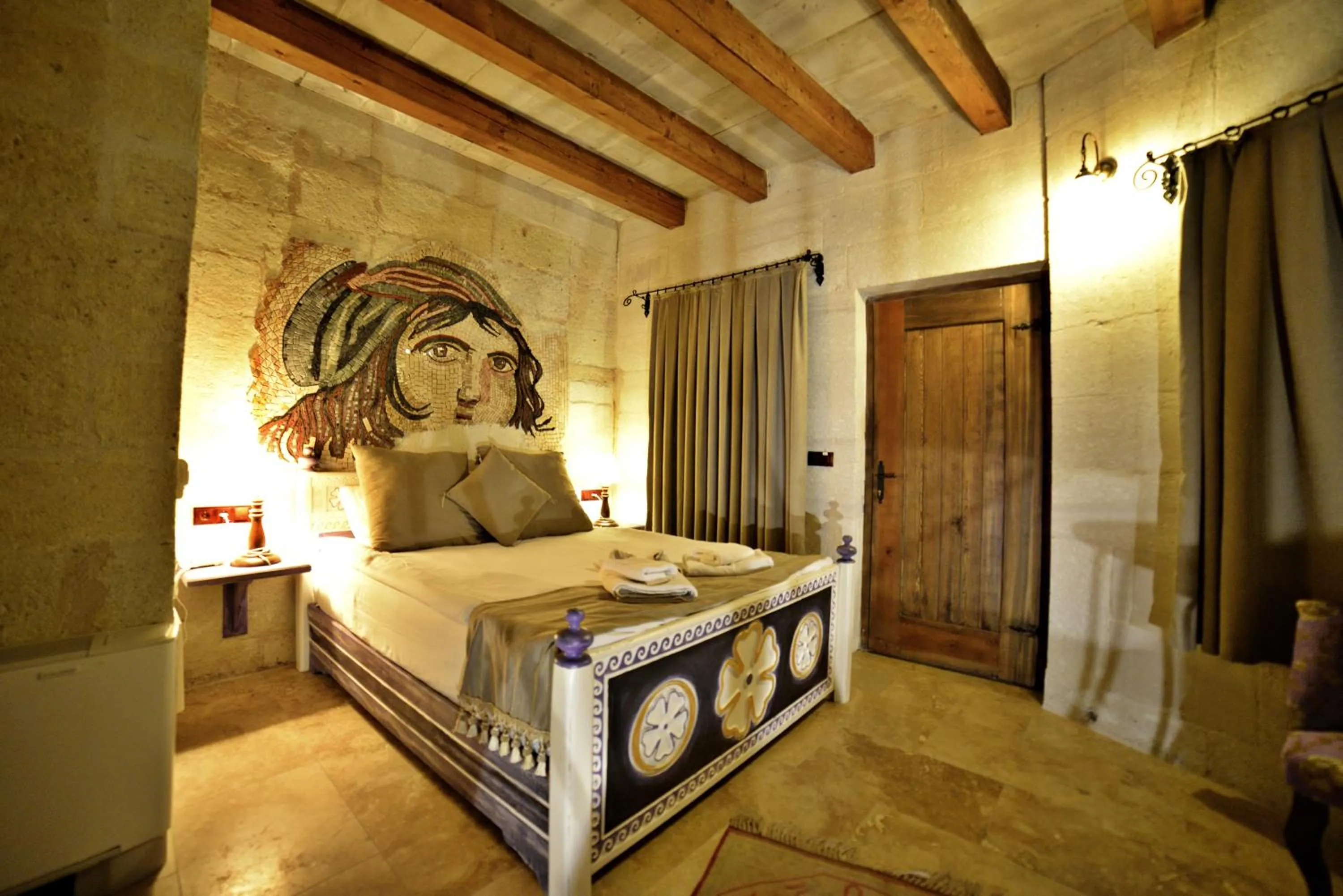 Bedroom, Bed in Caftan Cave Suites