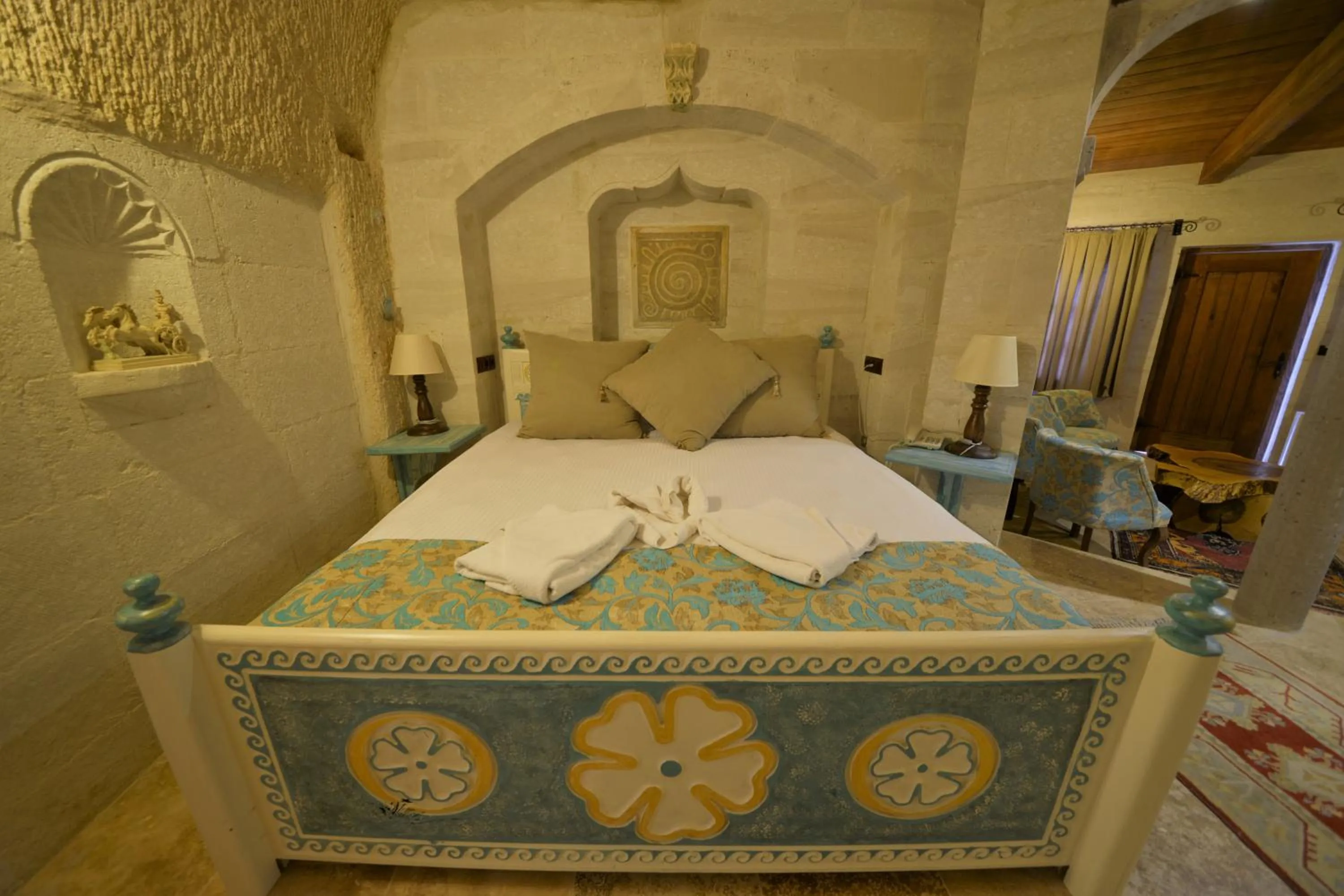 Living room, Bed in Caftan Cave Suites
