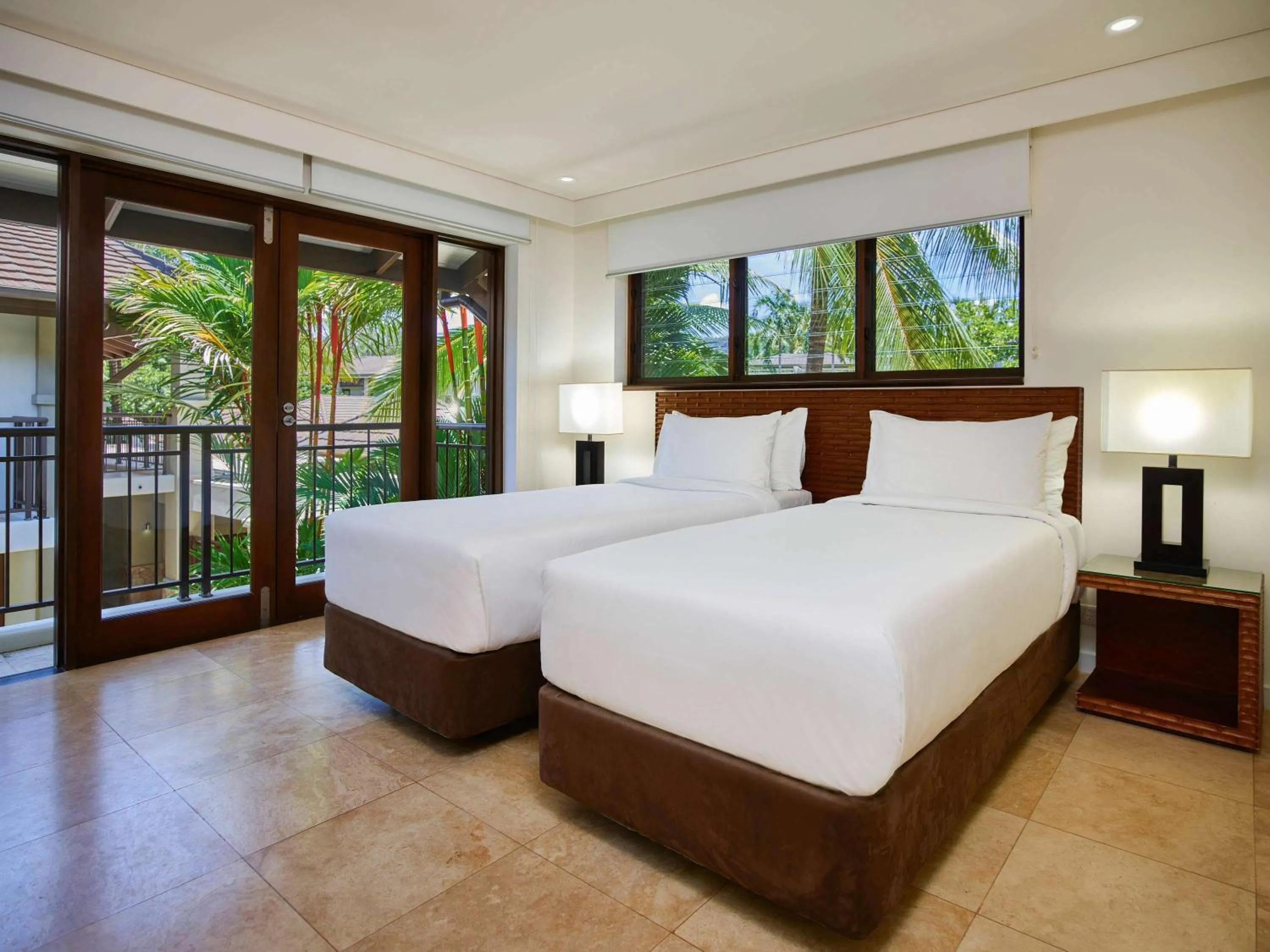 Photo of the whole room, Bed in Pullman Port Douglas Sea Temple Resort and Spa