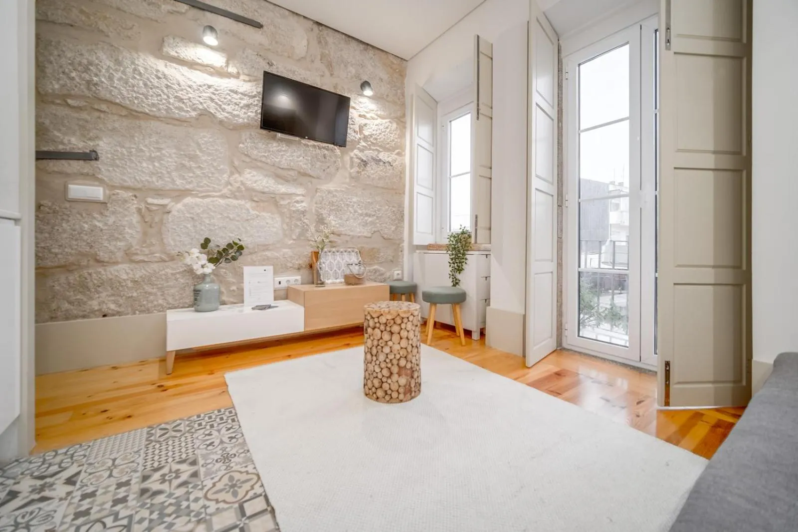 Apartment with Balcony in Nomad's Bonjardim City Flats