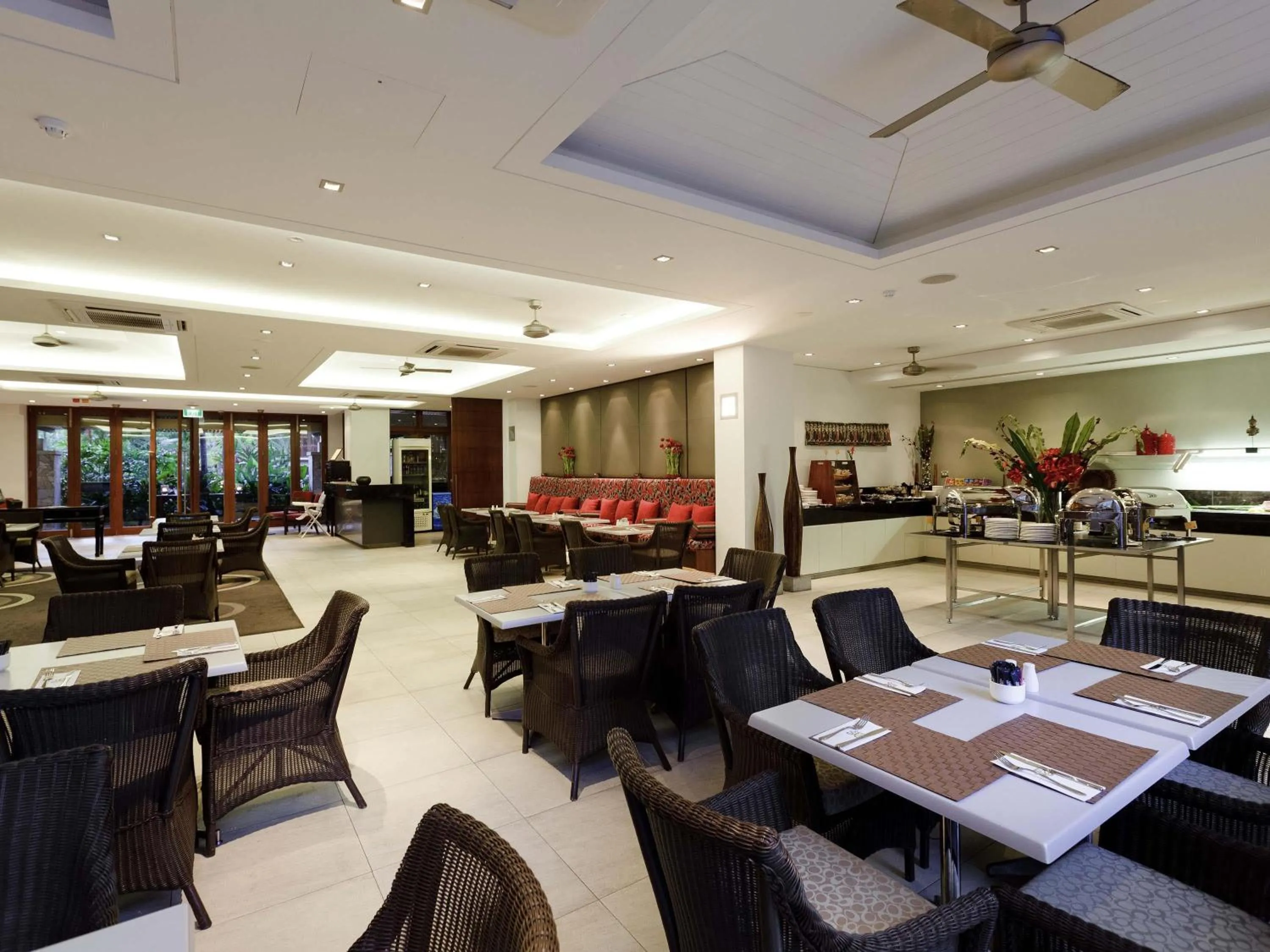 Restaurant/places to eat in Pullman Palm Cove Sea Temple Resort & Spa