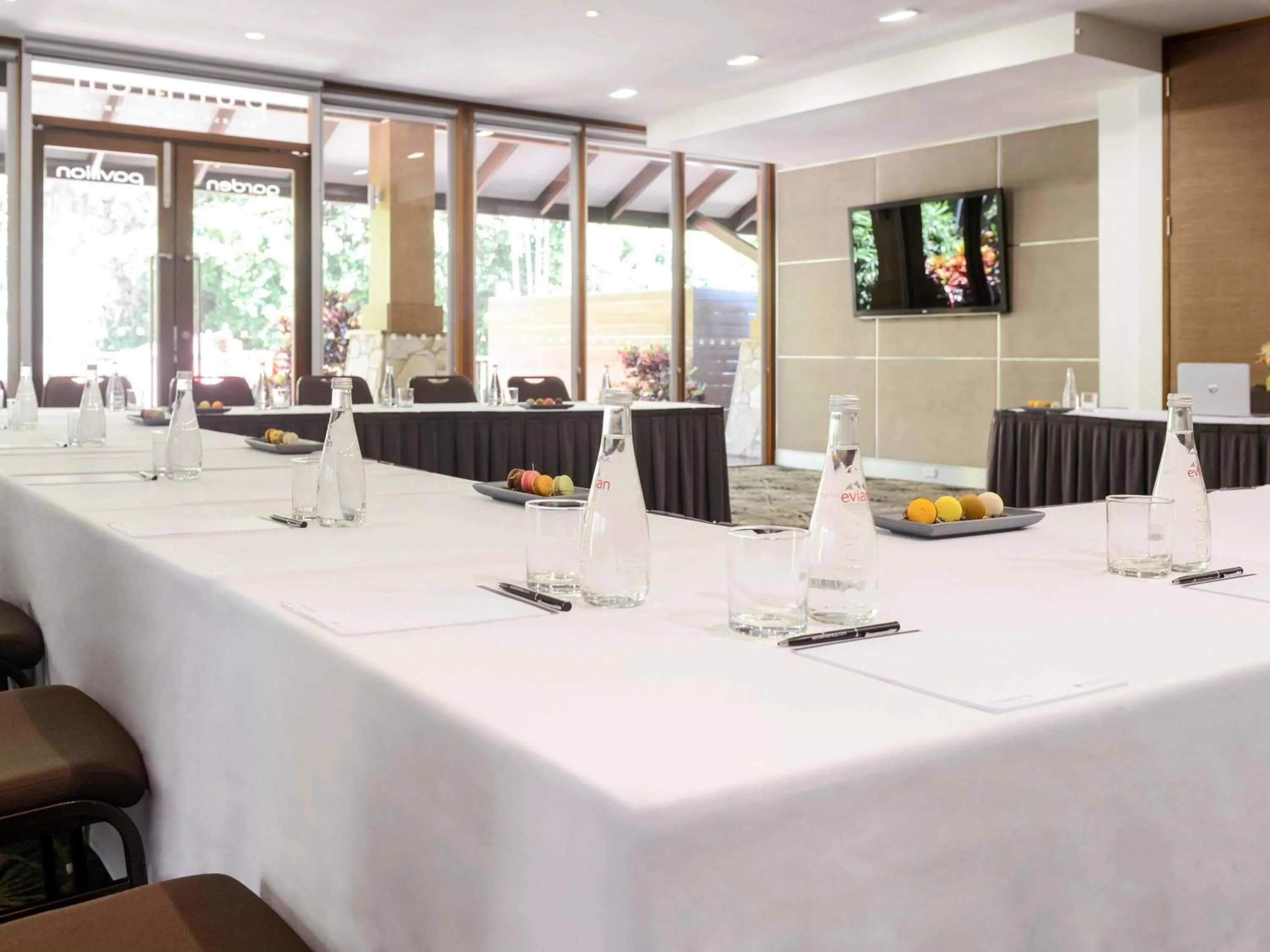 Meeting/conference room in Pullman Palm Cove Sea Temple Resort & Spa