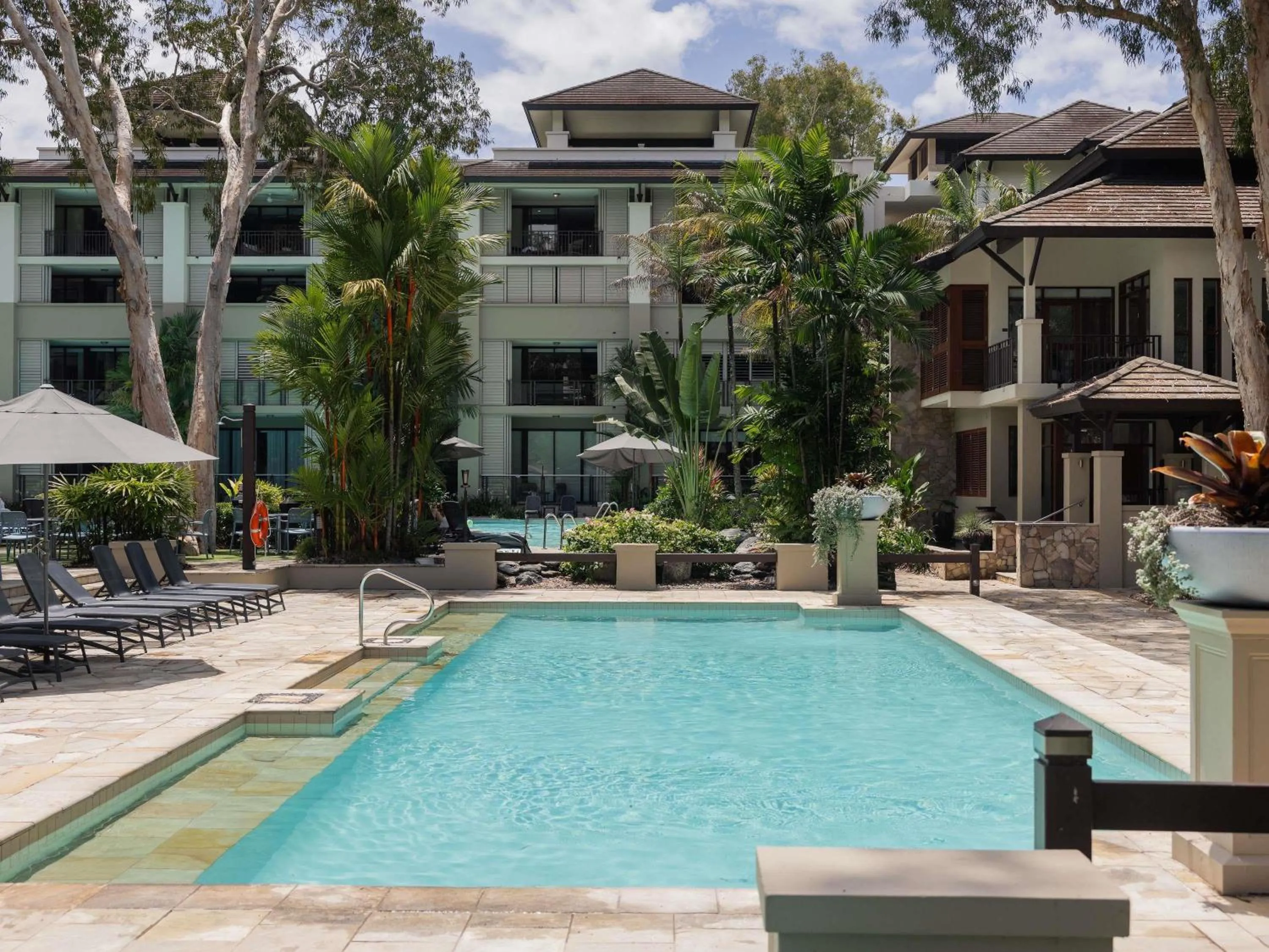 Property building in Pullman Palm Cove Sea Temple Resort & Spa