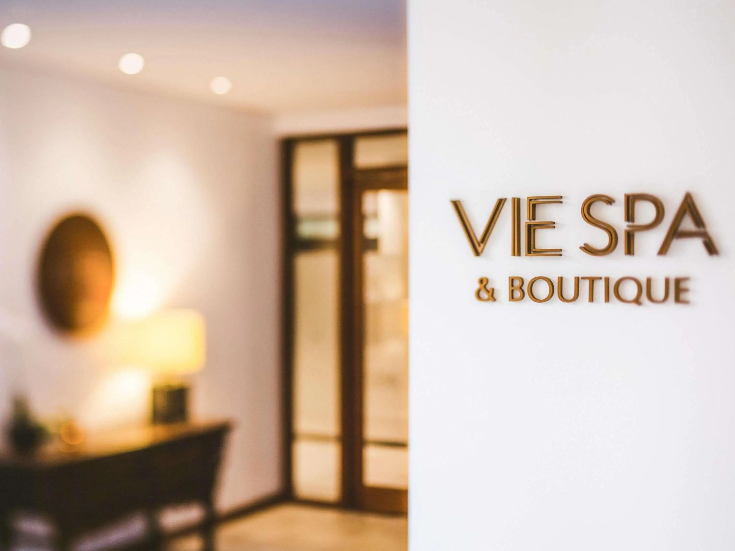 Property building in Pullman Palm Cove Sea Temple Resort & Spa