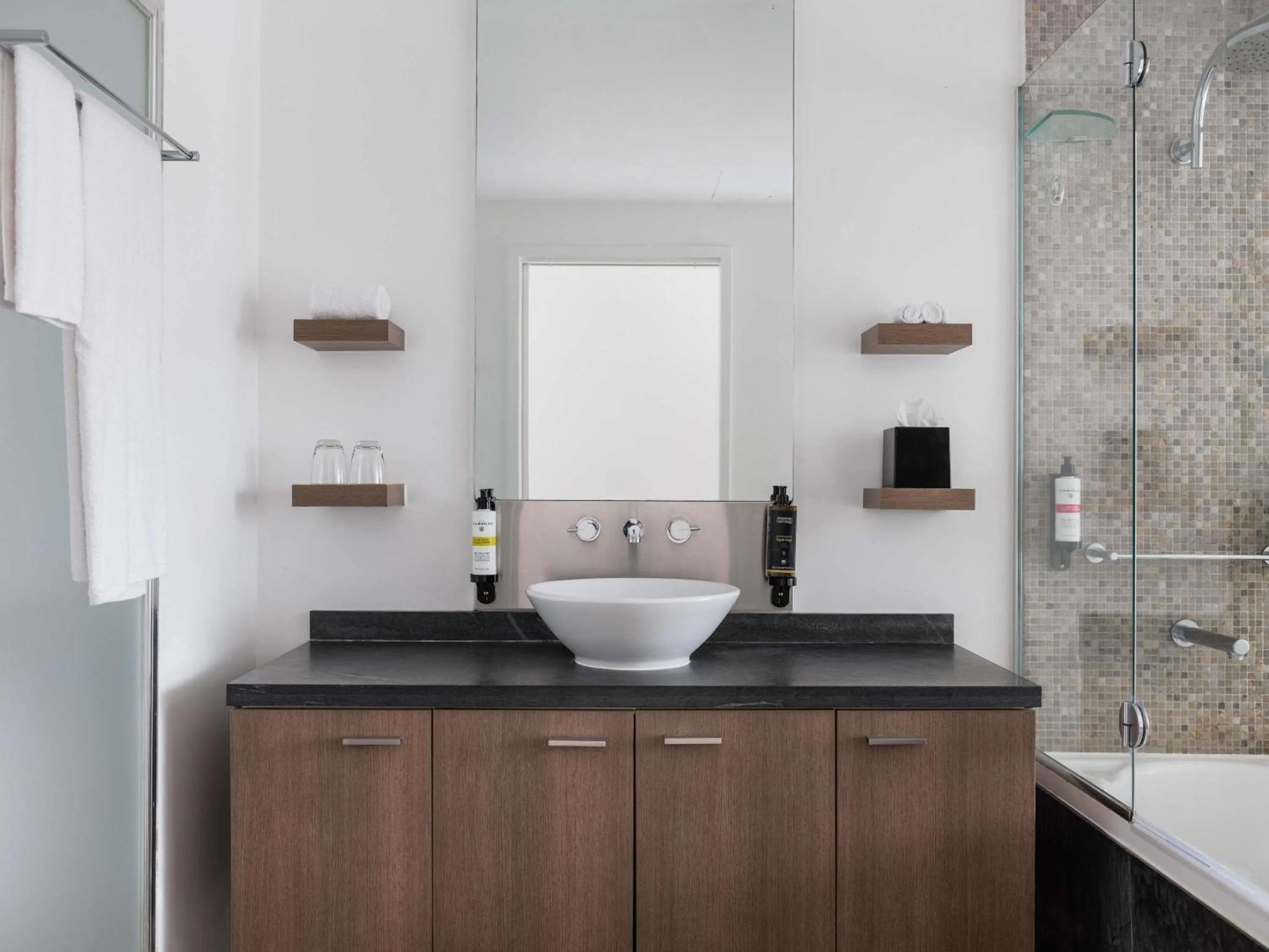 Bedroom in Pullman Palm Cove Sea Temple Resort & Spa