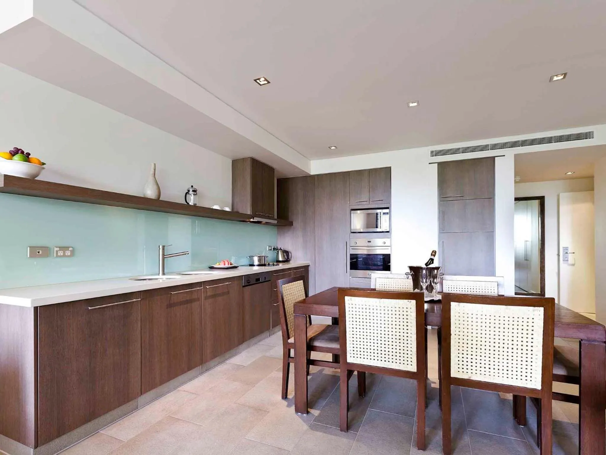 kitchen in Pullman Palm Cove Sea Temple Resort & Spa