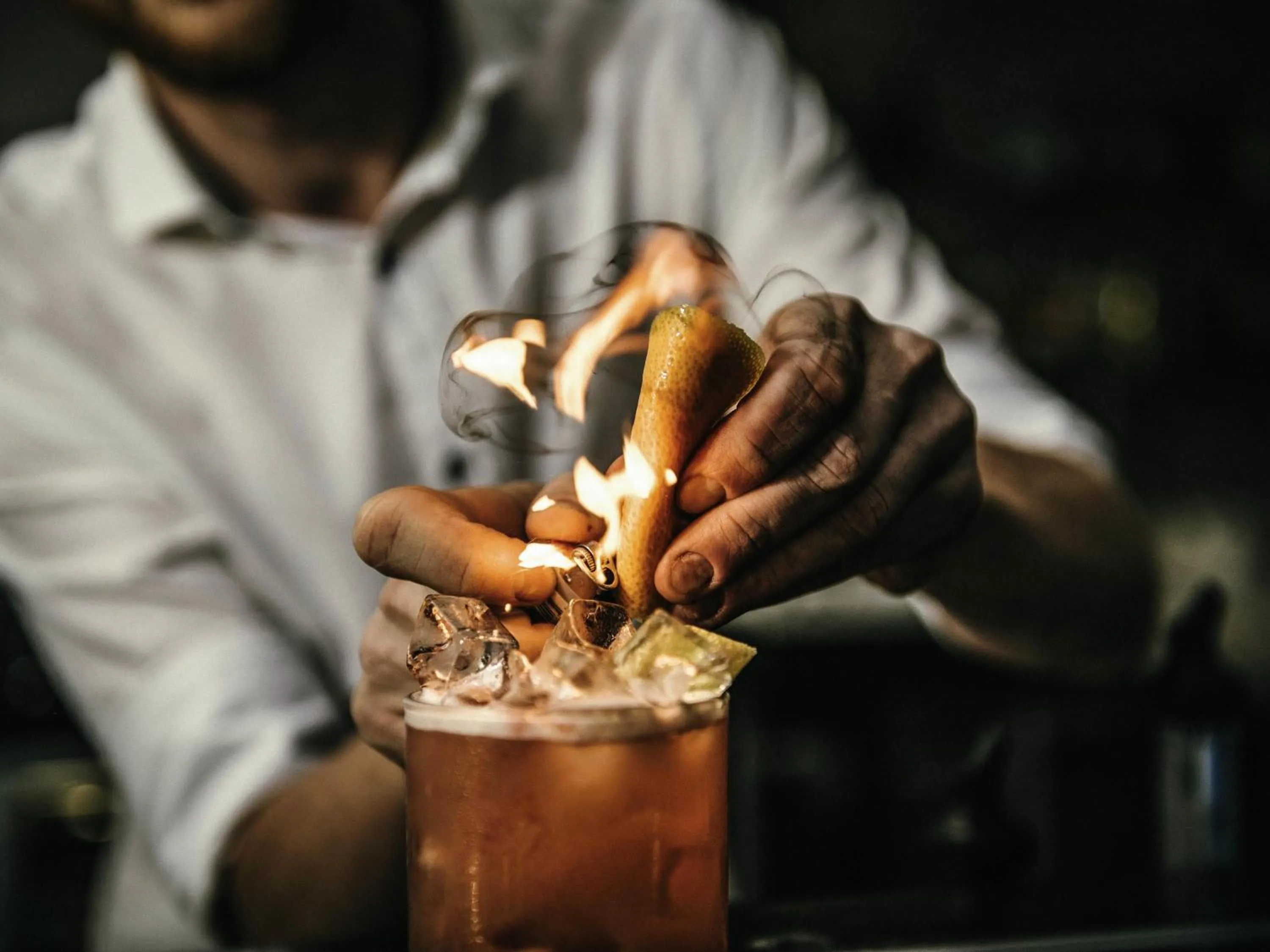 Lounge or bar in Pullman Palm Cove Sea Temple Resort & Spa