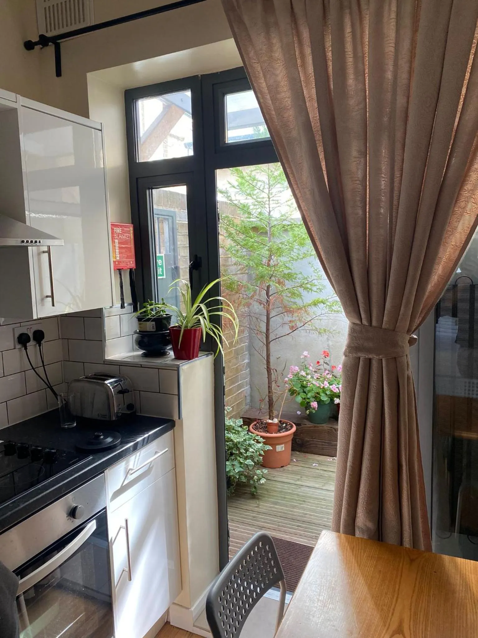 Kitchen or kitchenette in Lyall Apartment Hotel