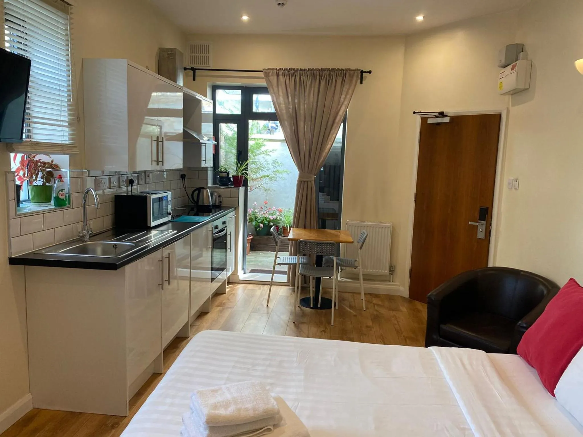 Photo of the whole room in Lyall Apartment Hotel