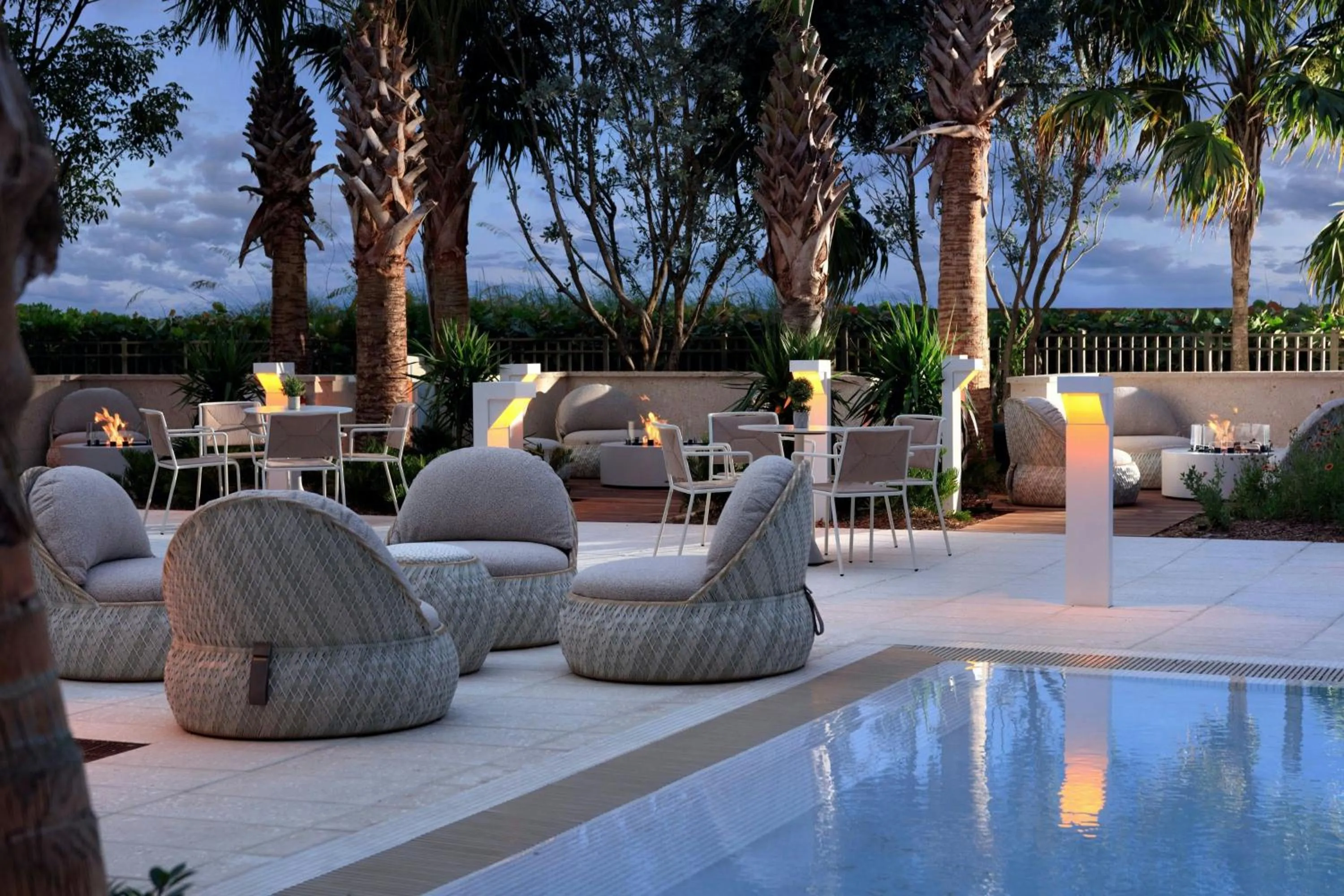 Swimming pool in Fort Lauderdale Marriott Pompano Beach Resort