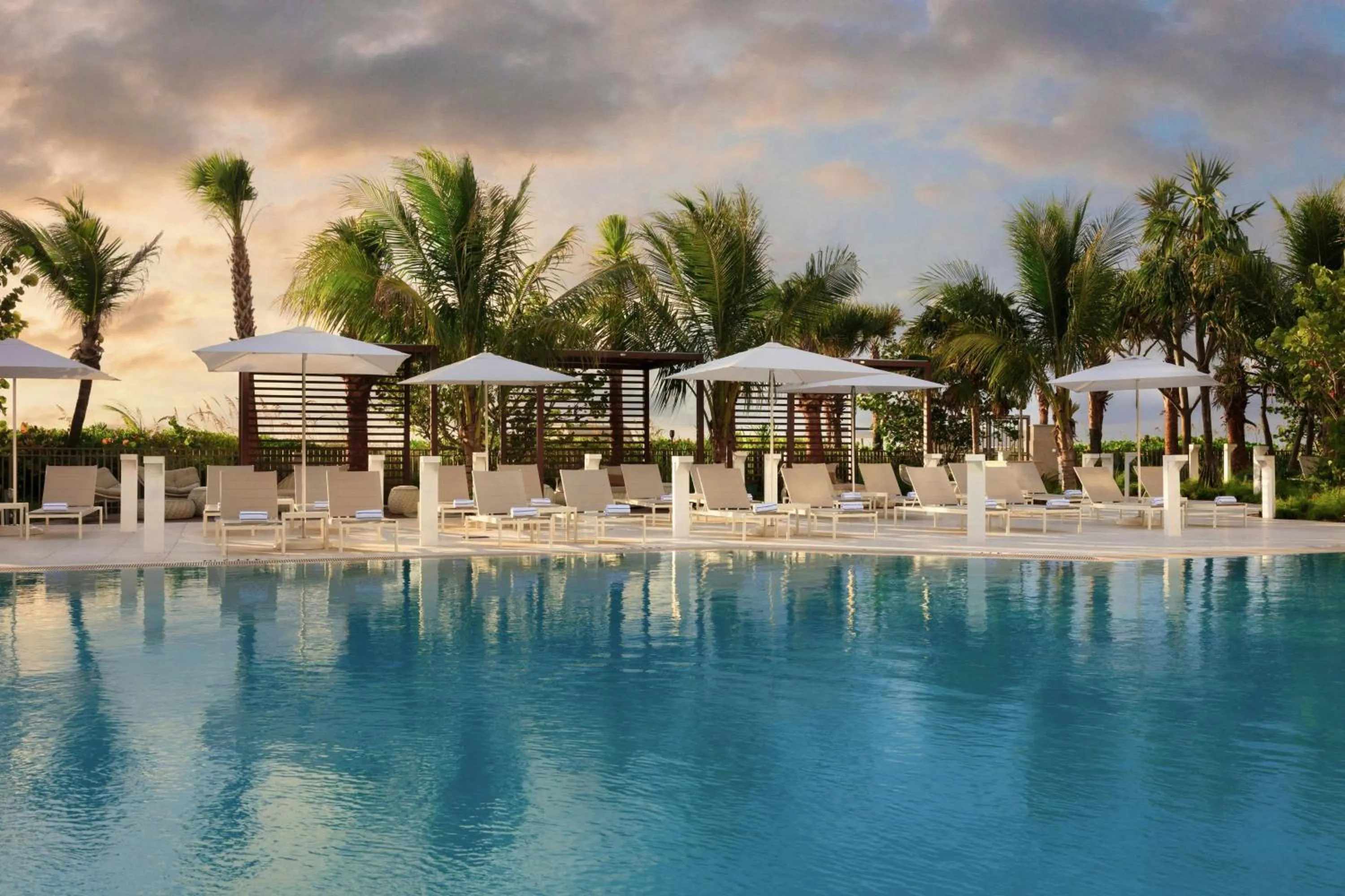 Swimming pool in Fort Lauderdale Marriott Pompano Beach Resort