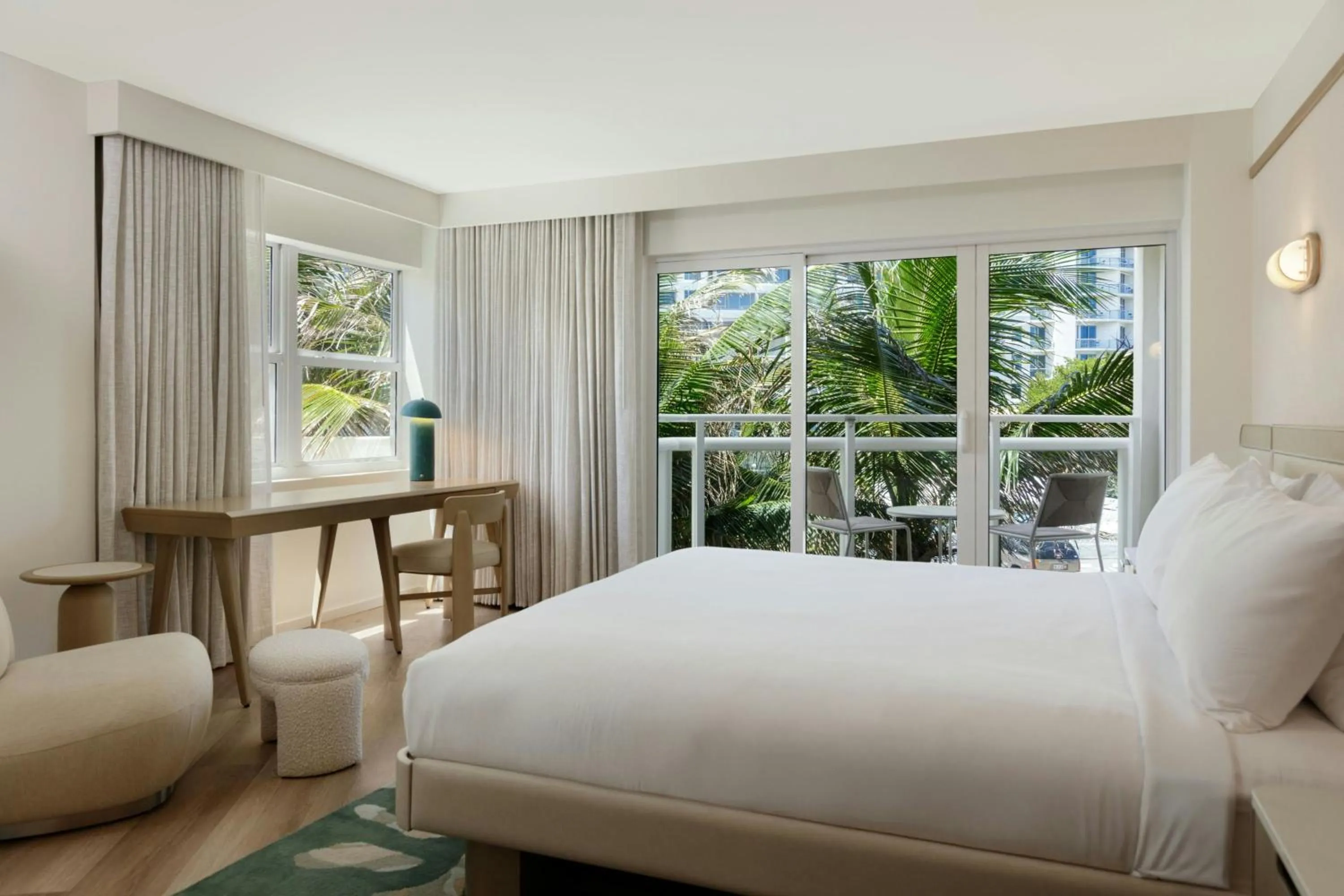 Photo of the whole room, Bed in Fort Lauderdale Marriott Pompano Beach Resort