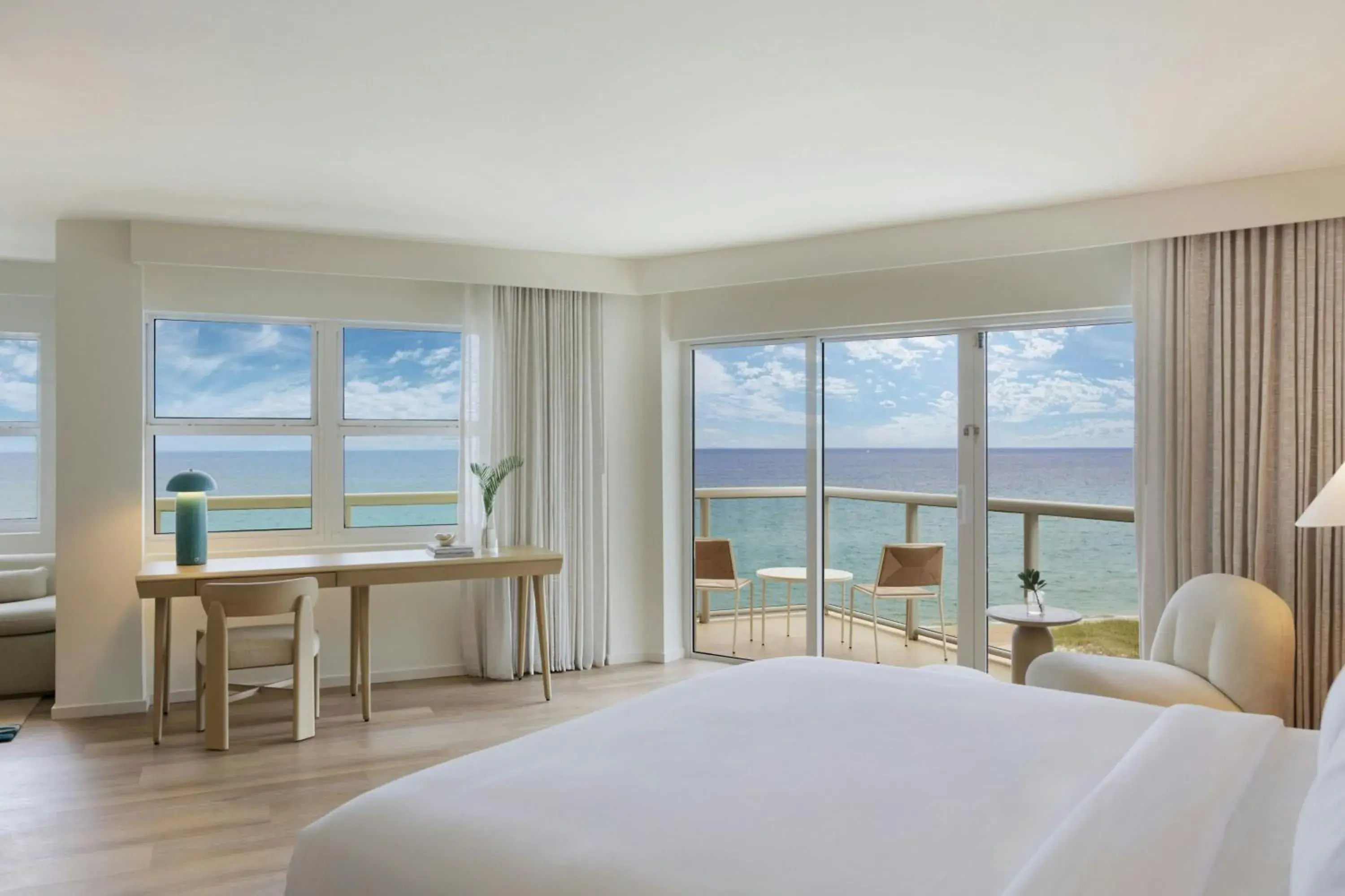 Large Balcony, Larger Guest room, 1 King, Oceanfront, Corner room in Fort Lauderdale Marriott Pompano Beach Resort Large Balcony, Larger Guest room, 1 King, Oceanfront, Corner room in Fort Lauderdale Marriott Pompano Beach Resort