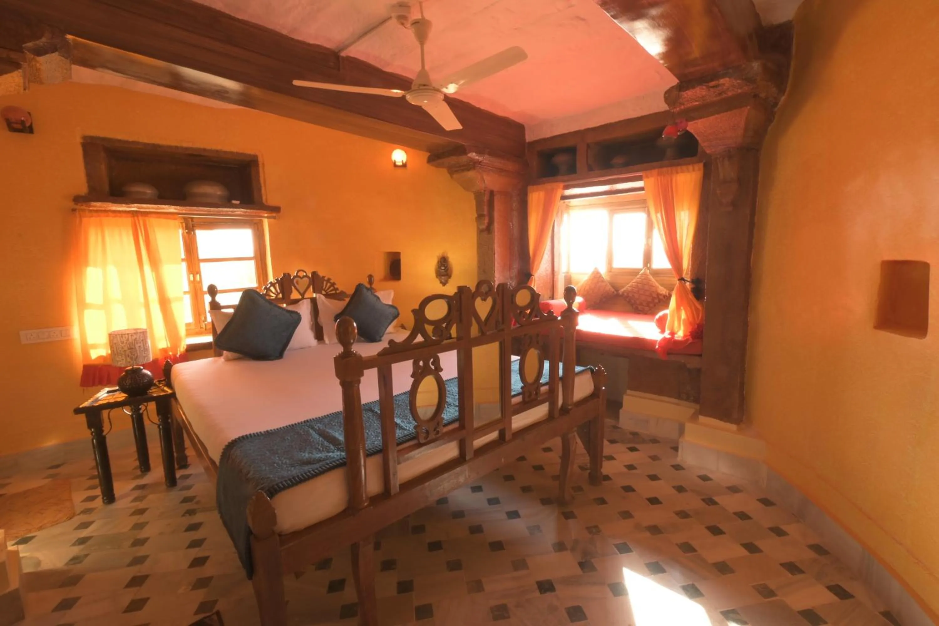 Deepak Hotel & Restaurant