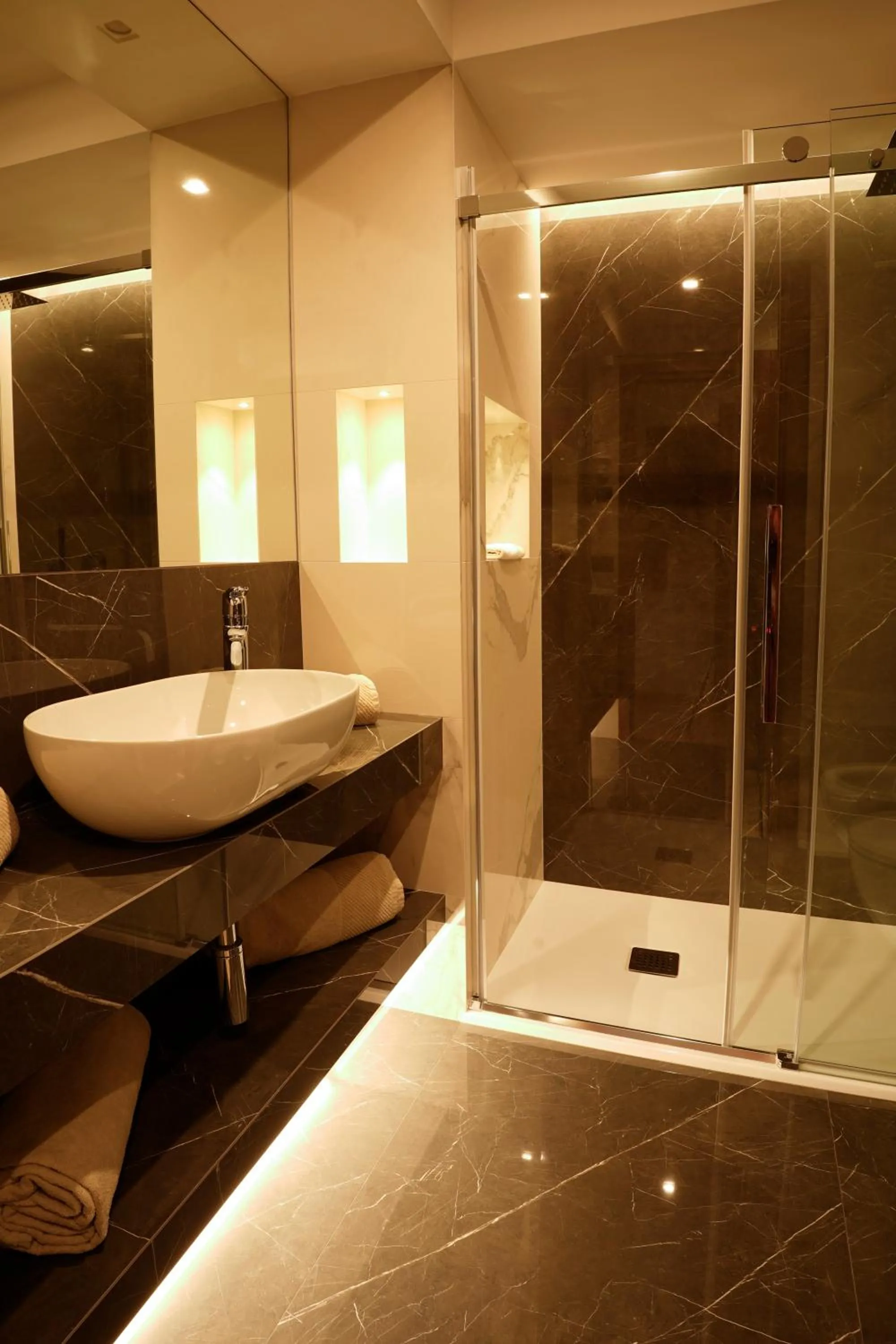 Shower in Hotel Bellavista