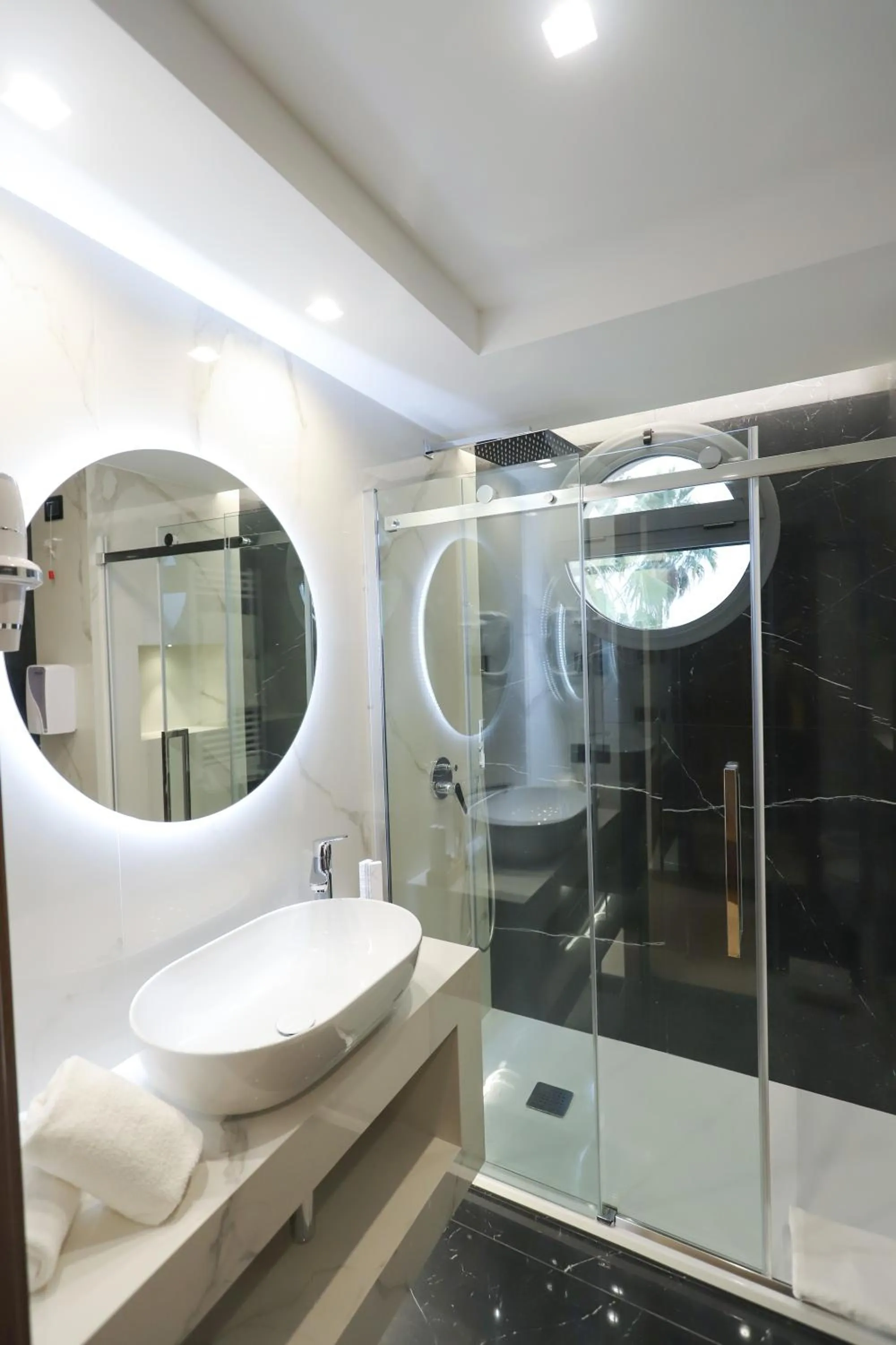 Shower in Hotel Bellavista