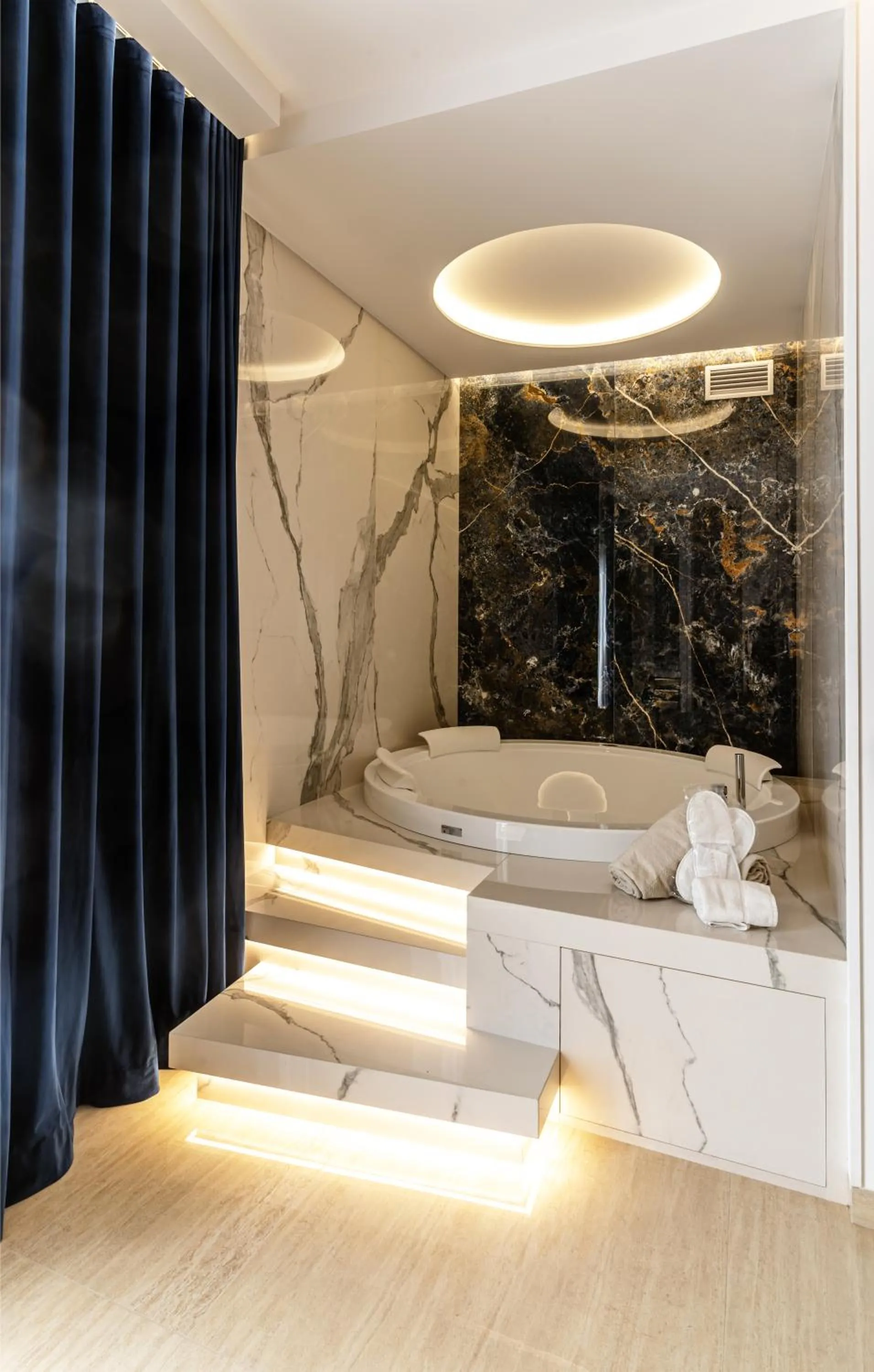 Hot Tub in Hotel Bellavista