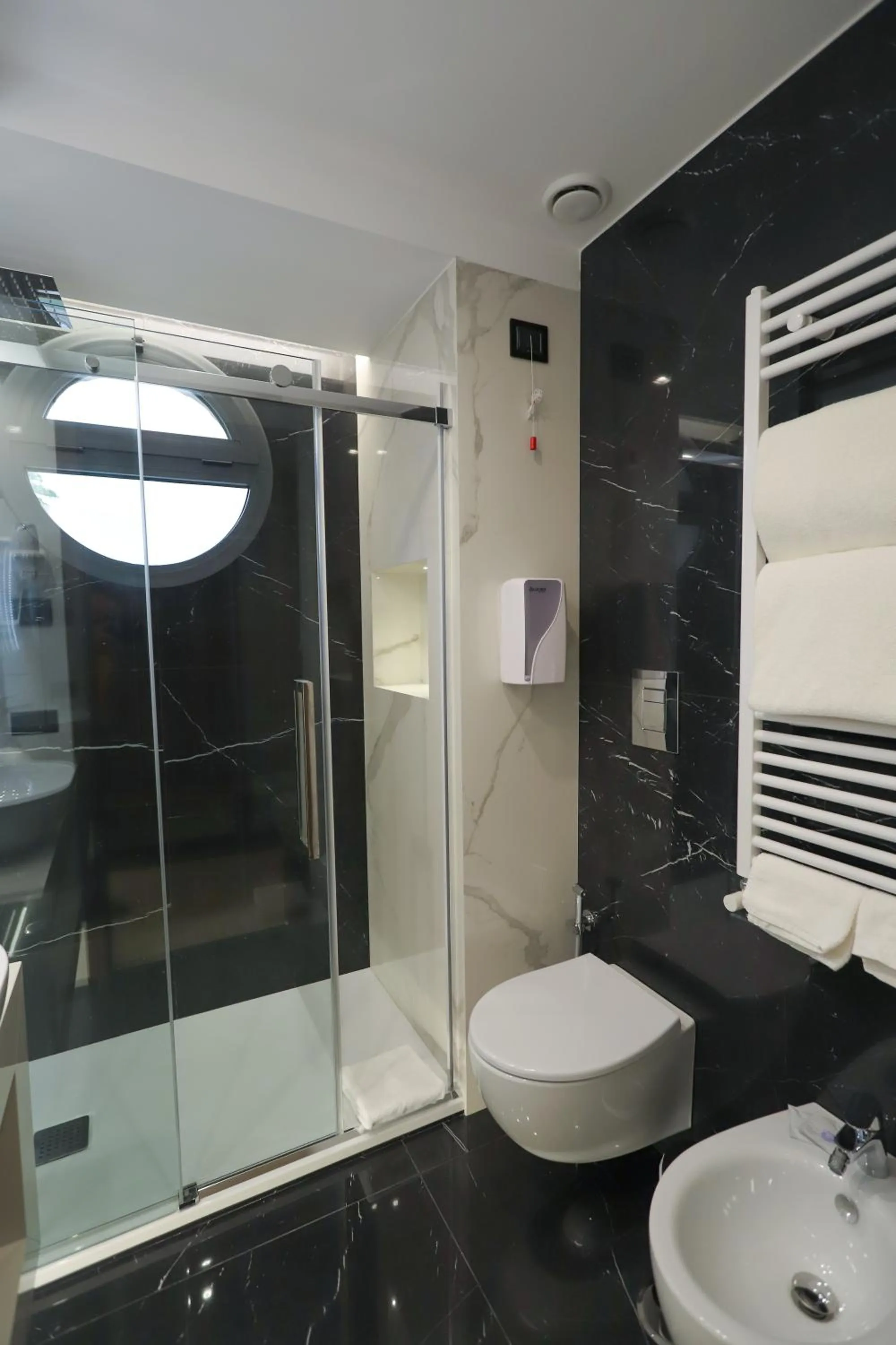 Shower in Hotel Bellavista