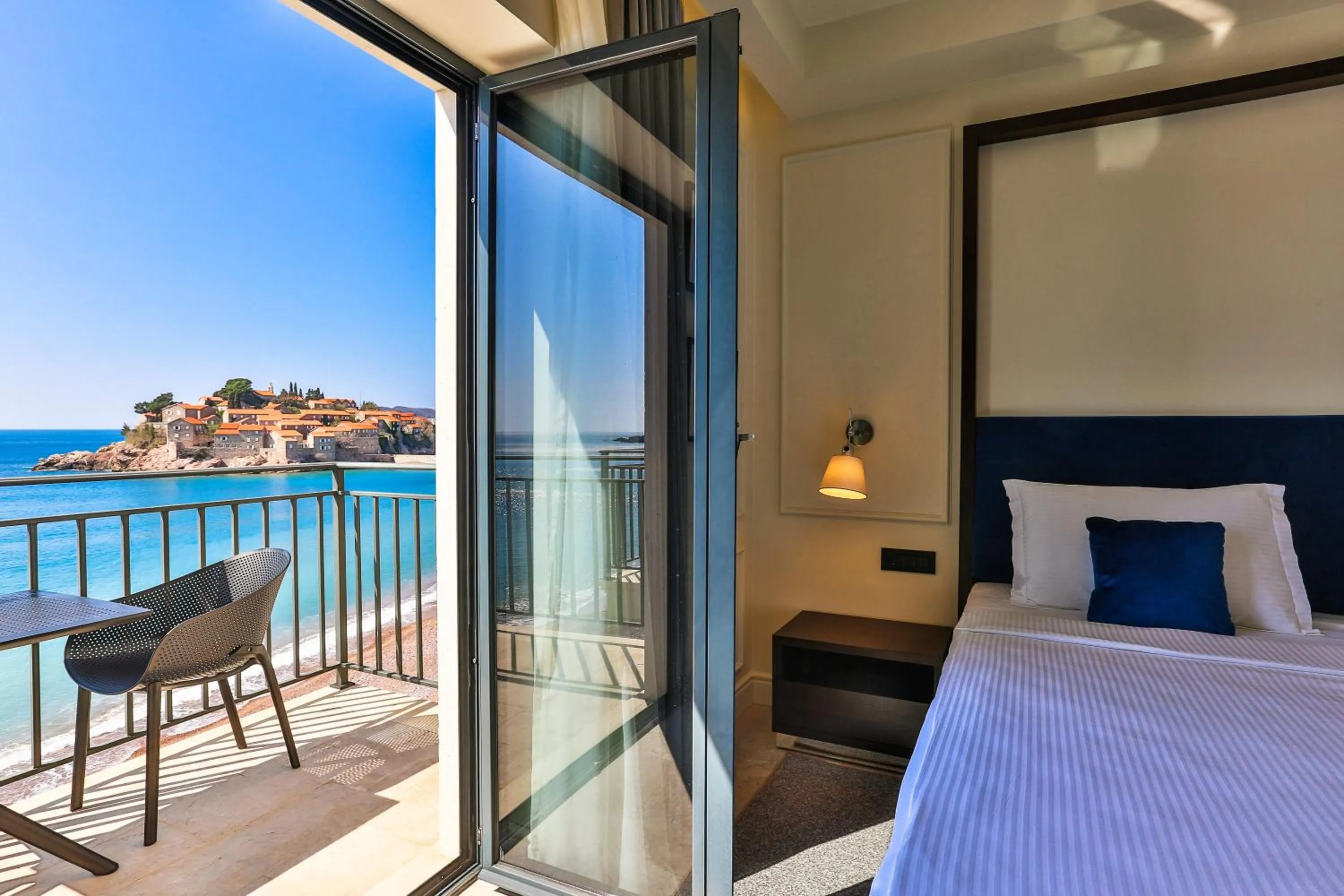 Sea view, Bed in Hotel California by Aycon