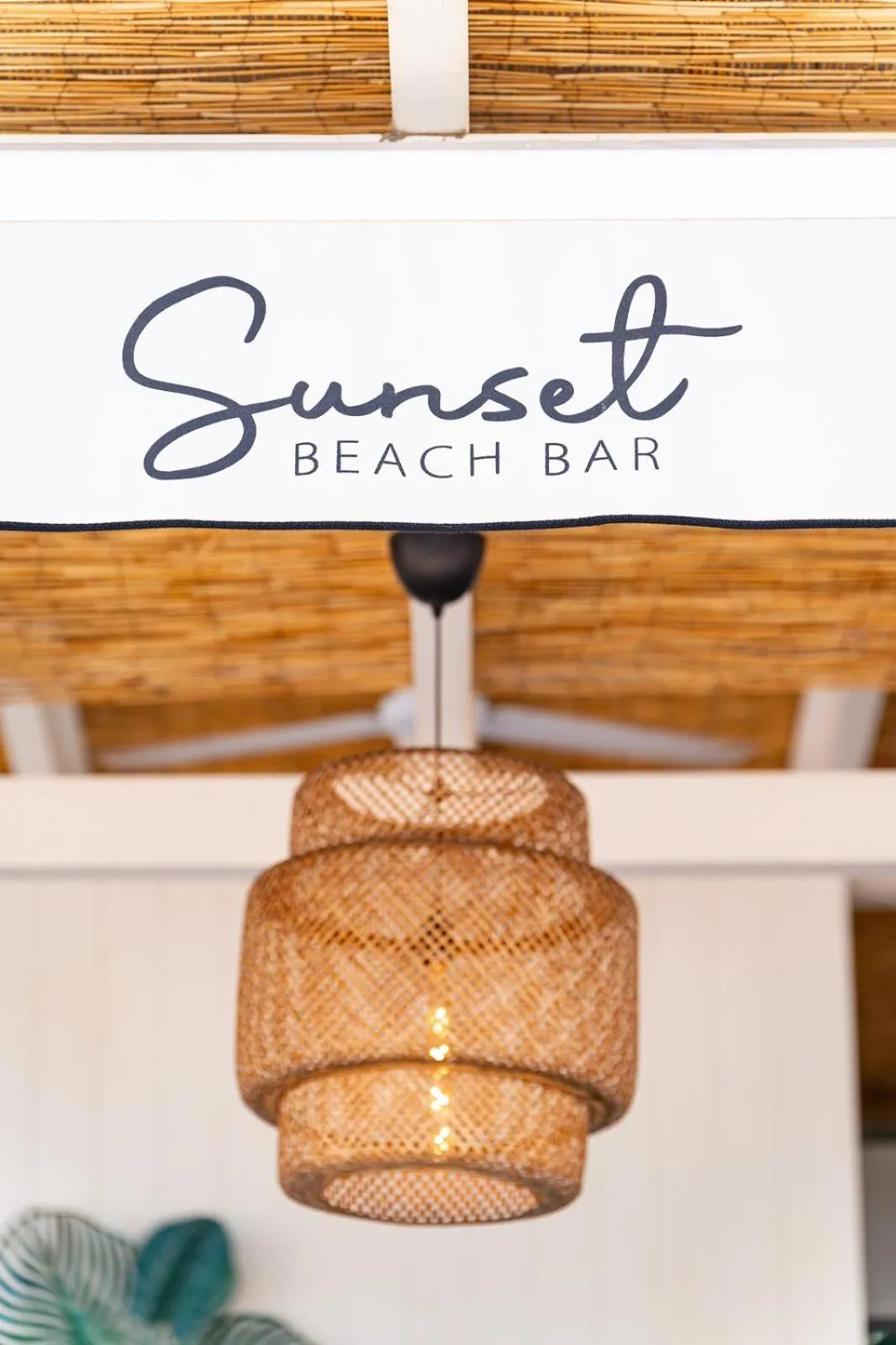 Beach in Hotel California by Aycon