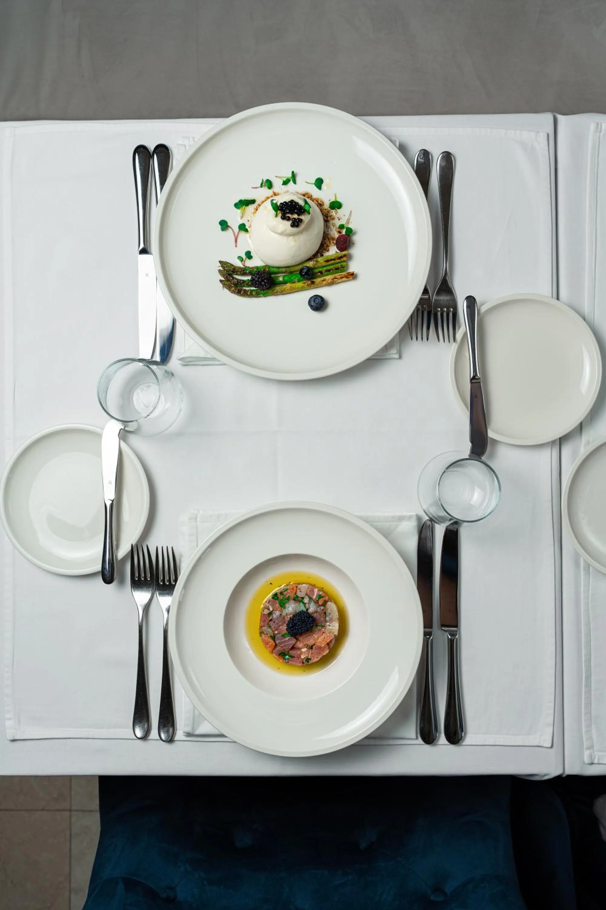 Food and drinks in Hotel California by Aycon