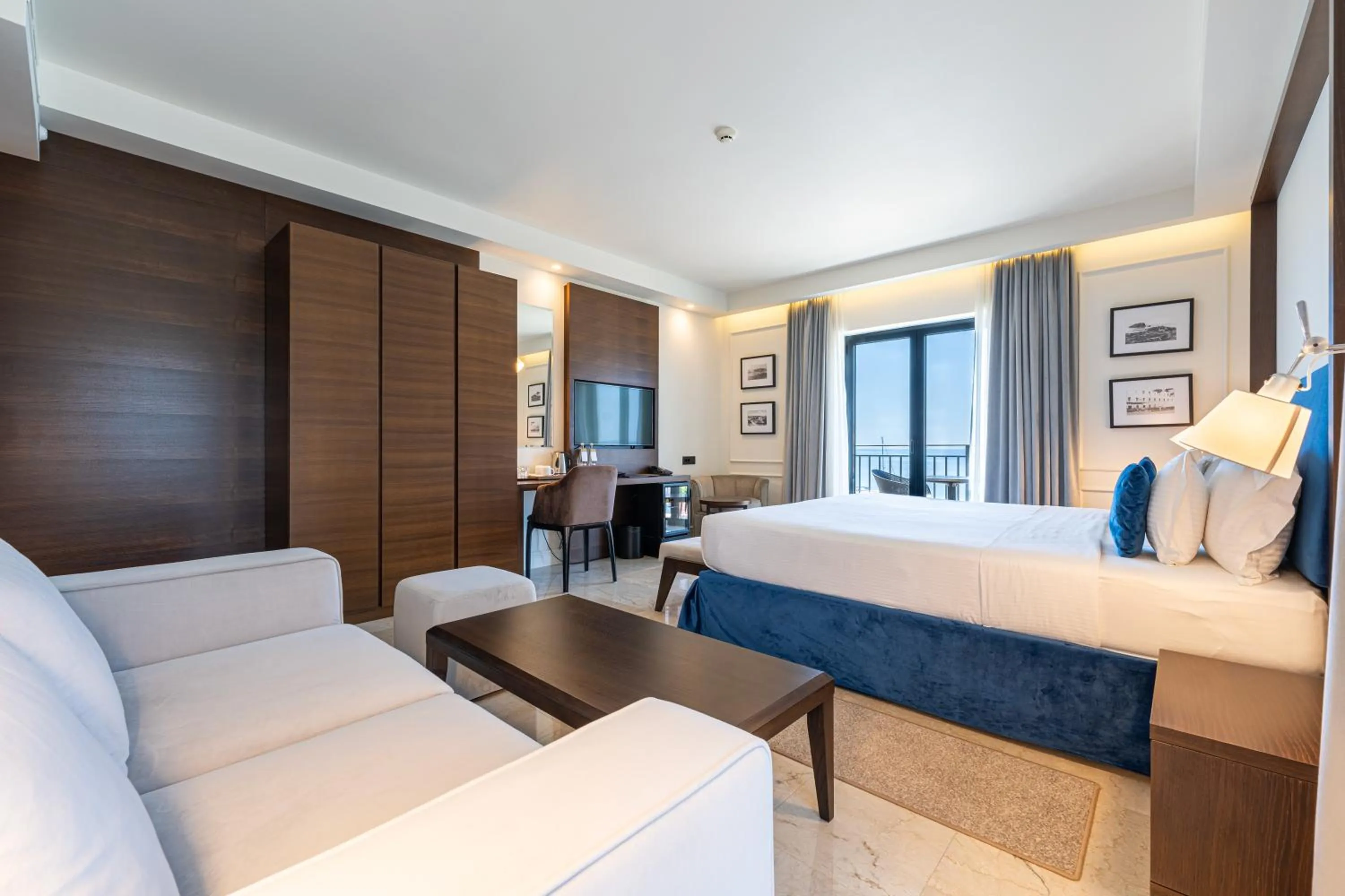 Photo of the whole room, Bed in Hotel California by Aycon