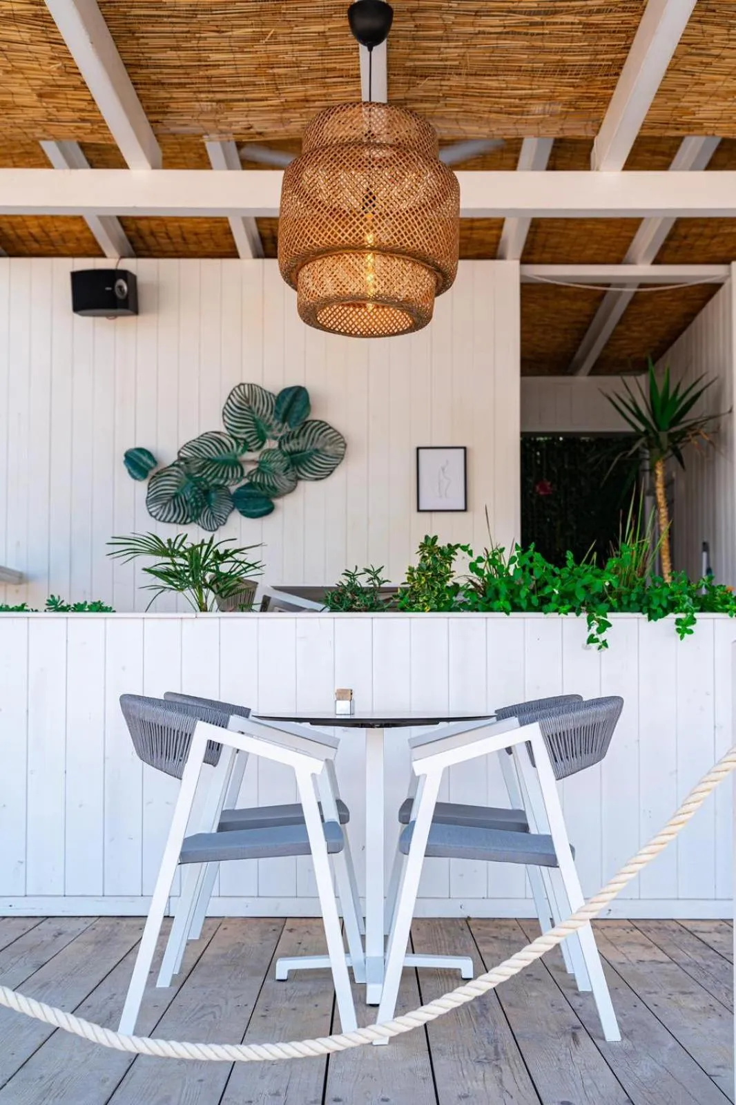 Beach in Hotel California by Aycon