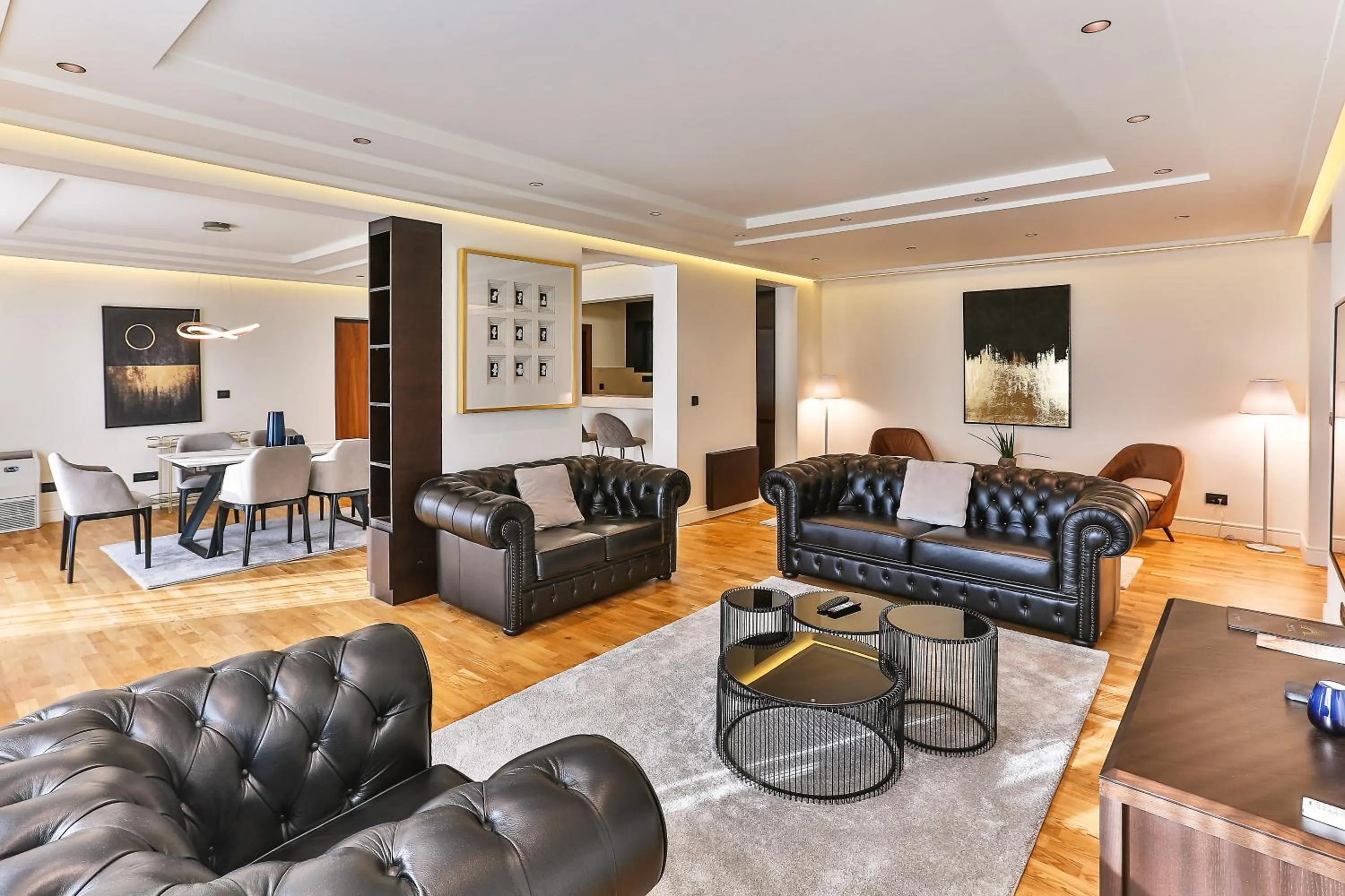 Living room in Hotel California by Aycon